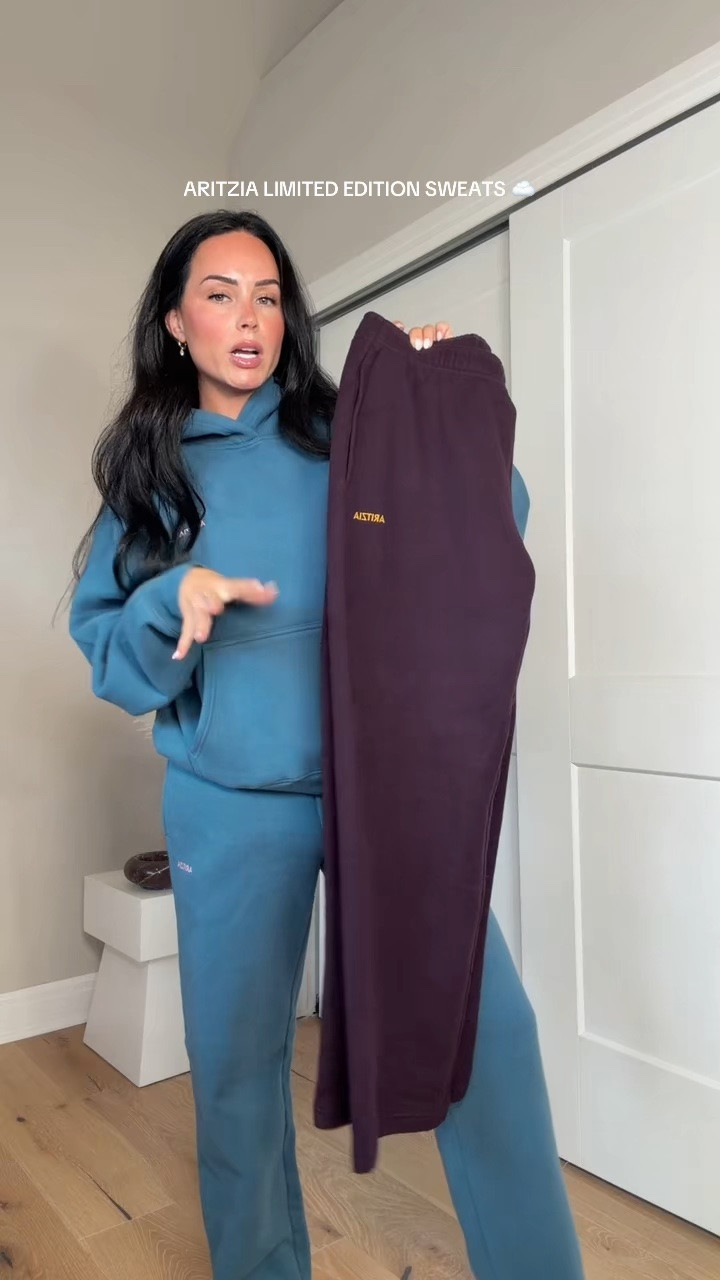 PSA: If you’re shopping the Aritzia Limited Collection Sweatfleece, I recommend sizing up! ☁️ I’ll have everything linked on my LTK with my sizing details.

My sizing: 5’7”, 145 lbs, 32DD
Wearing a size large hoodie + size medium pants




#Aritzialimitededition #AritziaSweatfleece #AritziaStyle #AritziaHaul #AritziaFinds Aritzia Limited Collection, Aritzia Sweatfleece, Aritzia sweats, Aritzia hoodie, Aritzia sweatpants, Aritzia sizing, Aritzia sizing review, cozy fall outfit, fall loungewear, matching sweat set, oversized hoodie, cozy basics, fall fashion, Aritzia new arrivals, limited edition Aritzia @Aritzia