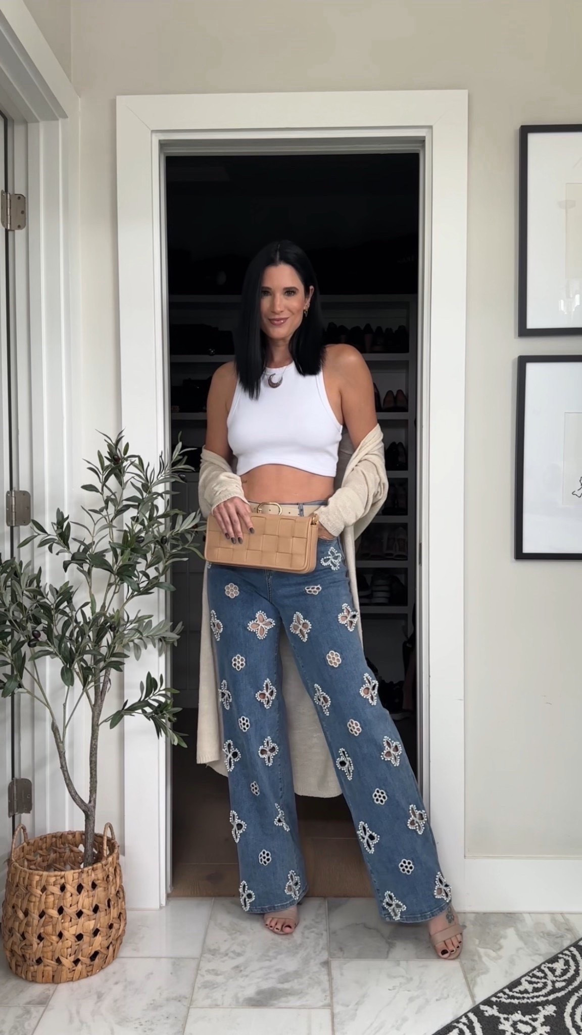 These @The Noli Shop have quickly become some of my favorite denim! I’m wearing a 27.

My @giginewyork clutch is 15% off with code DTKAUSTIN15.