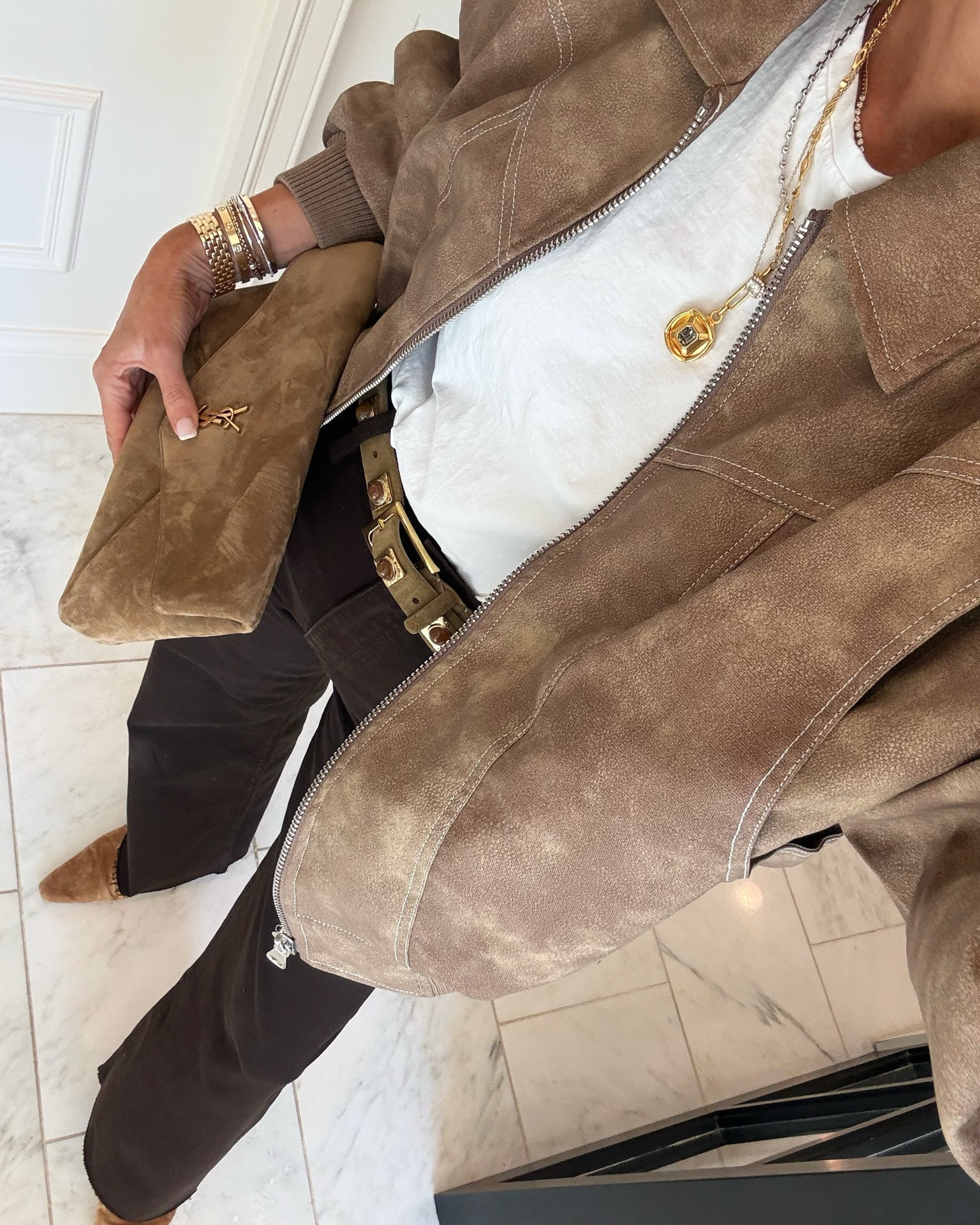 Brown denim outfit for fall.