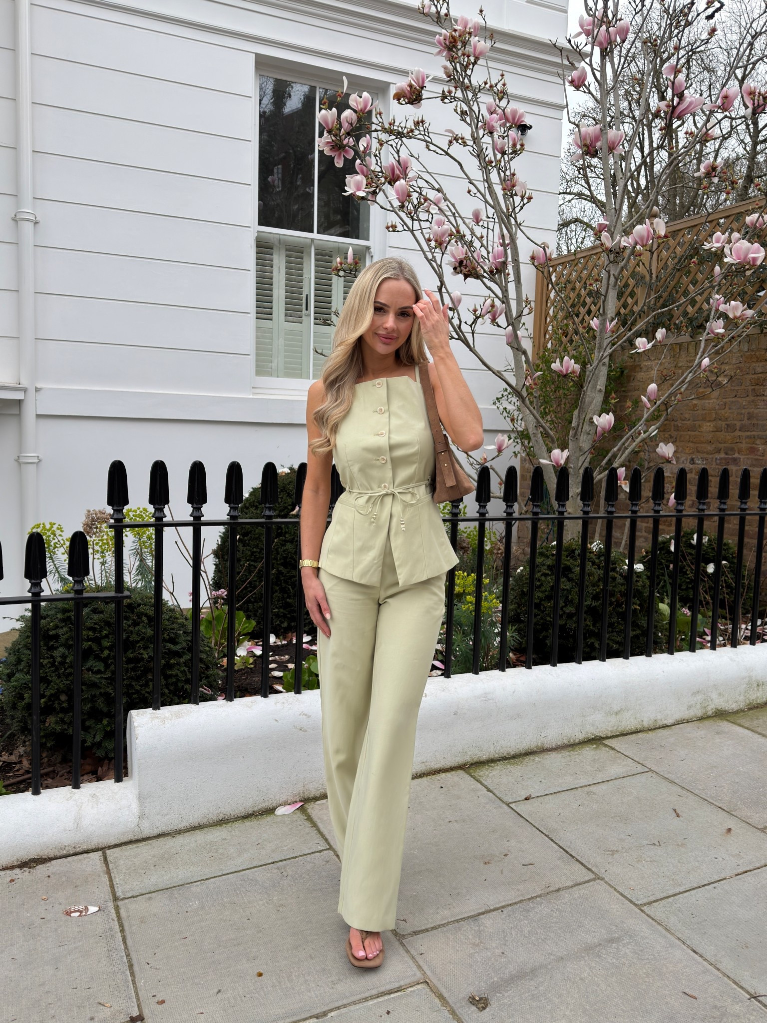 I wasn’t going to gatekeep this one 😮‍💨🌷

I’ve finally found the set that solves every spring occasion outfit… and wait till you hear the price girls ⬇️

£36. I repeat… £36 !!!!!! 💸 

You girls need to run for this one 👏🏻

#girlsbrunchoutfit #coordinateset #primark #coord #springoutfitideas smart but casual affordable 

#LTKuk #LTKspring #LTKeurope
