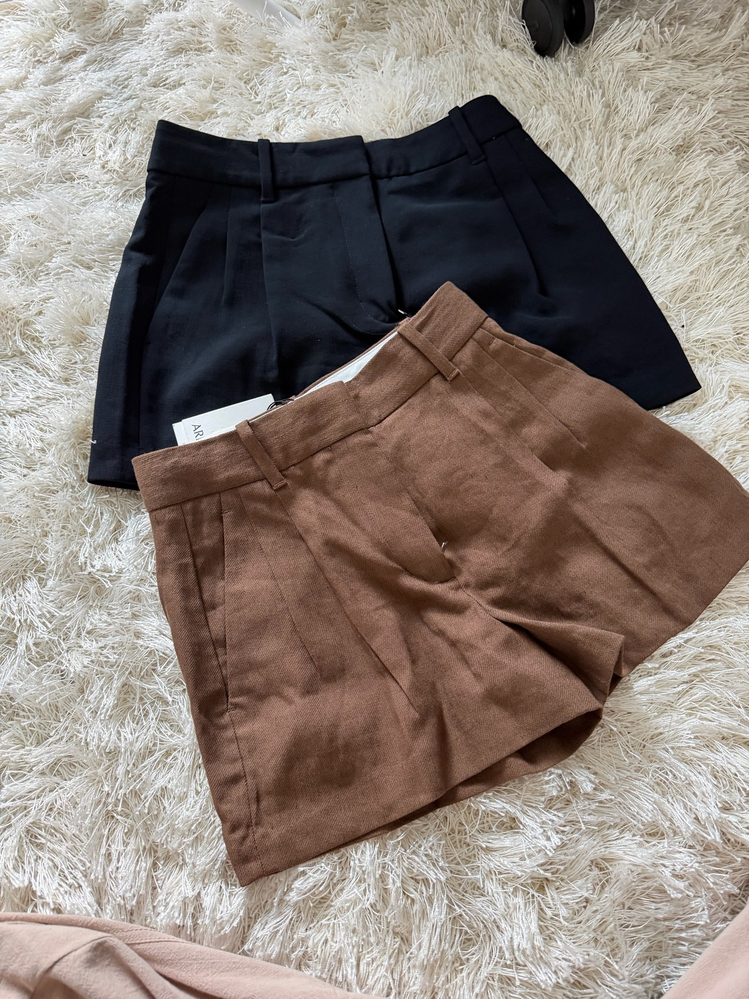 Aritzia effortless short
Linen shorts
Tailored shorts
Sale
0 in the linen and 2 in the black

#LTKootd #LTKSeasonal #LTKSaleAlert