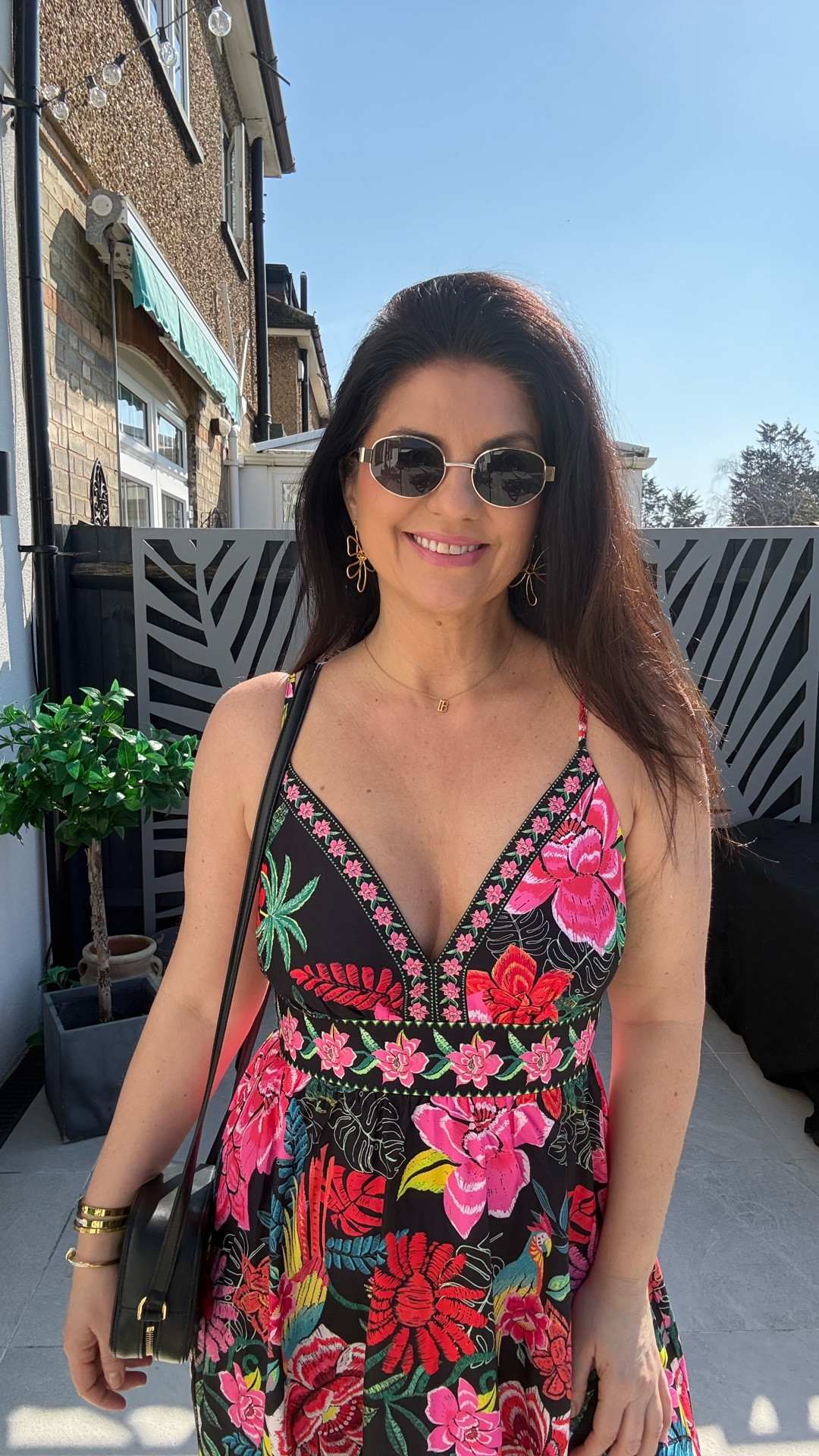 Hello spring!! Ladies how much are you looking forward to spring & summer outfits?! My mind is ready I just have to get my pasty, bloated body there 🤣
I think the black is sold out online but I’ve linked the white one below 🌺 

#springfashion #springoutfit #outfitinspo #midlifefashion #over50

#LTKuk #LTKspring #LTKover50style