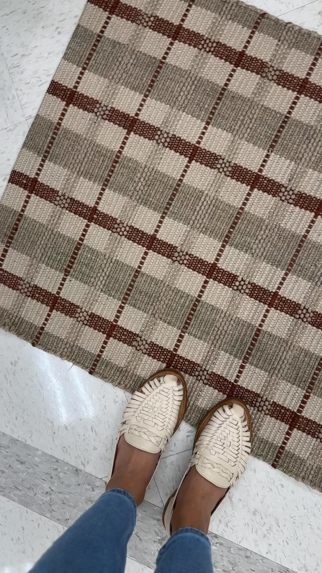 This rug from Studio McGee’s new collection at Target is getting me so excited for Fall. Also my new favorite go-to slip on from Tecovas is 10/10.


Fall rug, leather shoes, summer shoes, woven leather, sandals, Tecovas, Leather Huarache Flat

#LTKHome #LTKSeasonal #LTKShoeCrush
