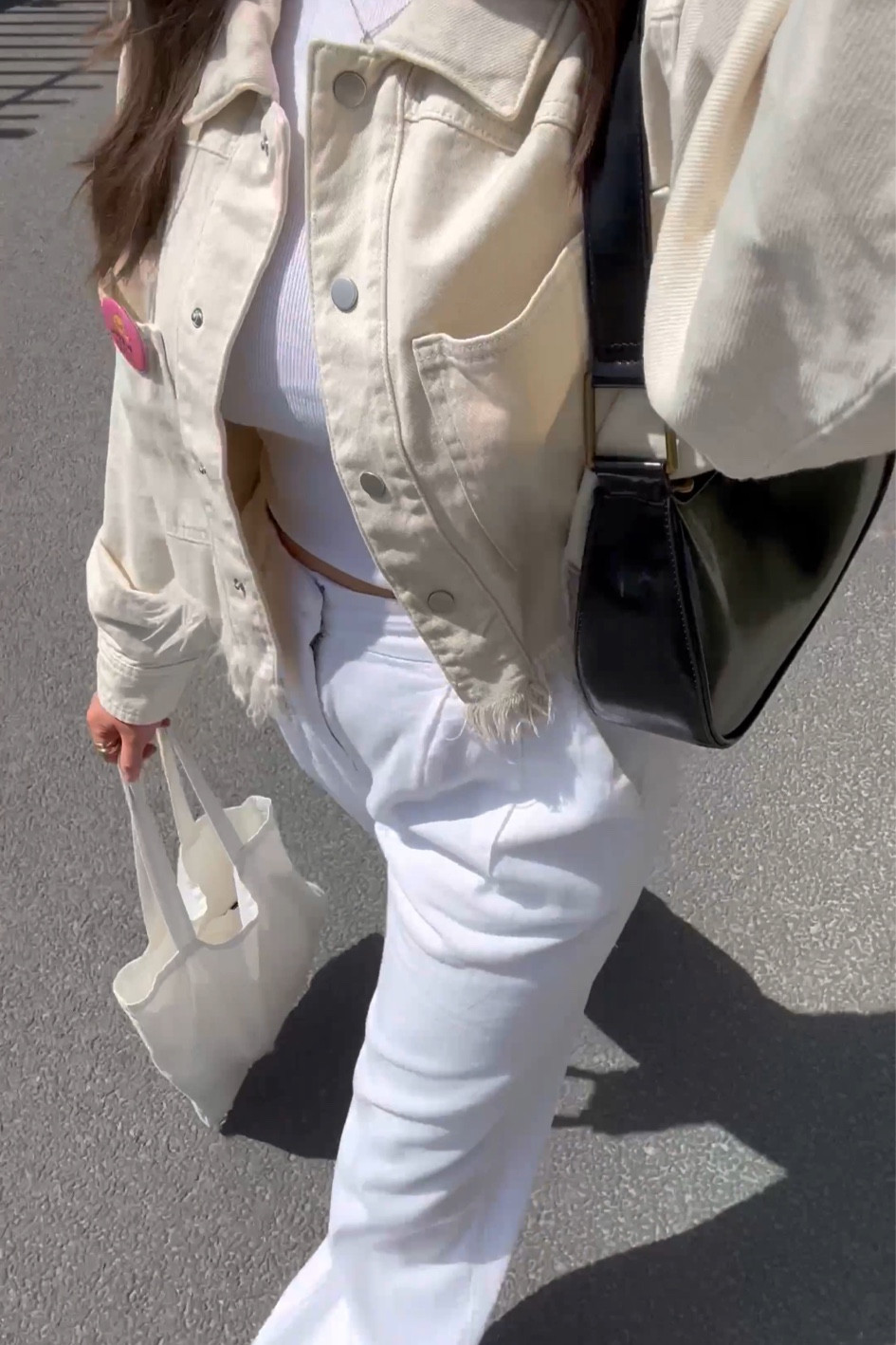 Look #3 white + cream!
Love this jacket!!!

Jacket: P&B
Top: P&B
Trousers: Hollister
Bag: (black bag from P&B, Tote from Parallel51)

#LTKtravel #LTKfit #LTKeurope