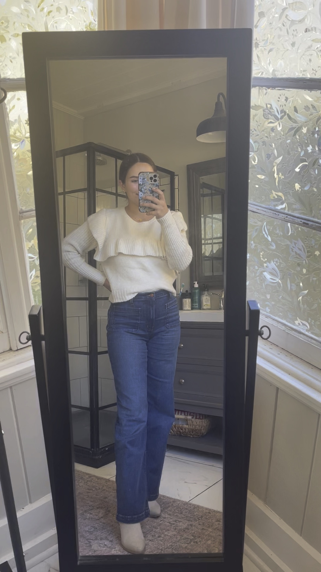 These jeans from Madewell are my new closet staple!! So comfortable and flattering. Would be a great thanksgiving or Christmas party outfit 🤍

#LTKStyleTip #LTKHoliday #LTKCyberWeek