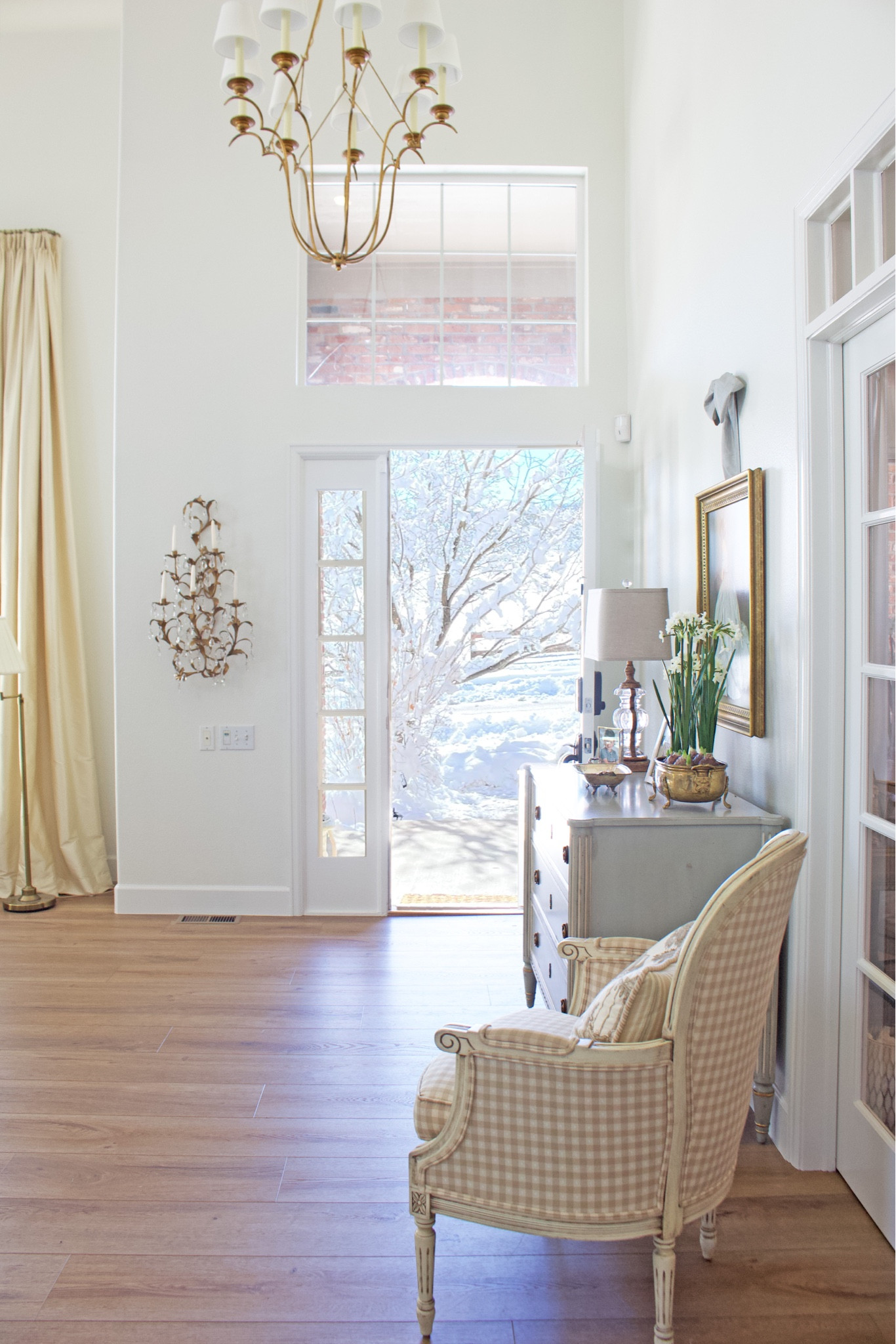 Come on in! 🤍

#LTKhome #LTKstyletip