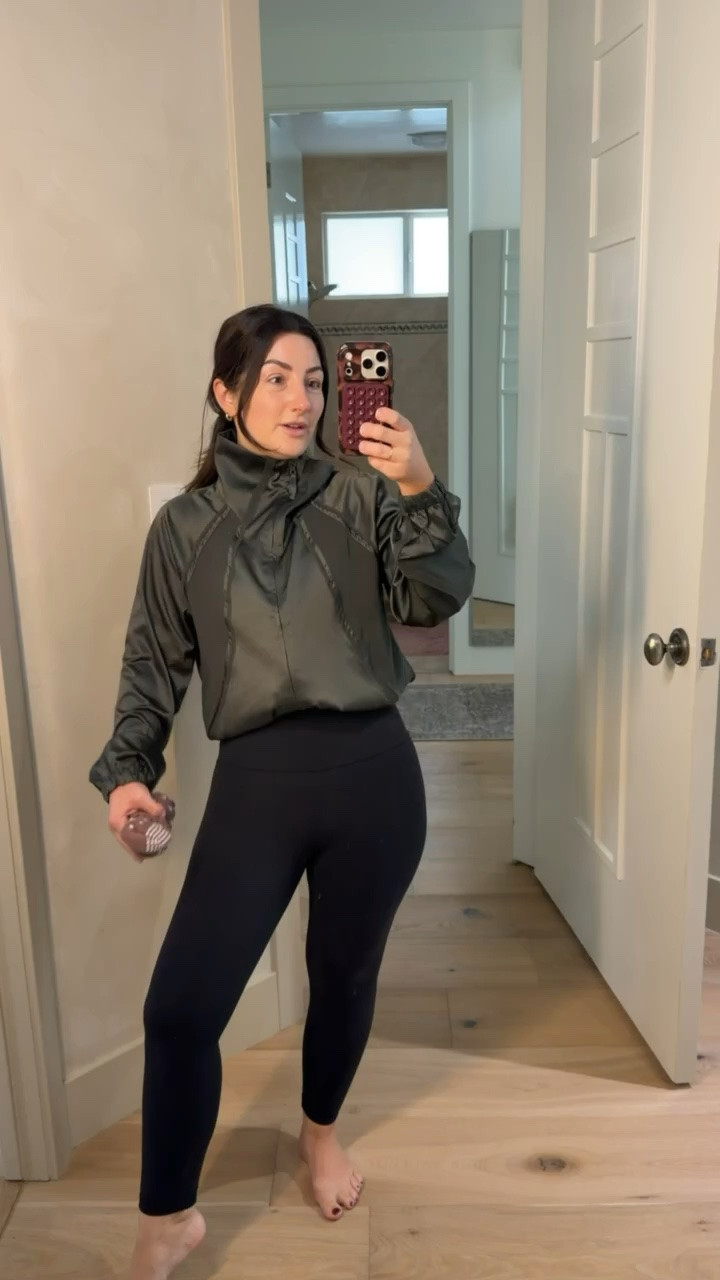 Top-tier workout apparel! @athleta 

Jacket size small
Leggings size small 7/8 length 

5’0” 135lbs 
Activewear

#LTKootd #LTKActive #LTKPetite