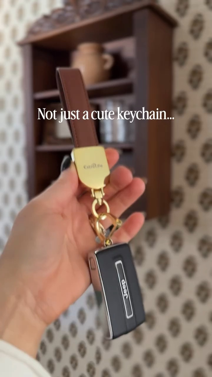 Don’t let leaving the house become crazy and hectic when you last minute can’t find your keys! 
Comment SHOP 🔑 

#amazongadget #relatable #keychain #musthavegadget