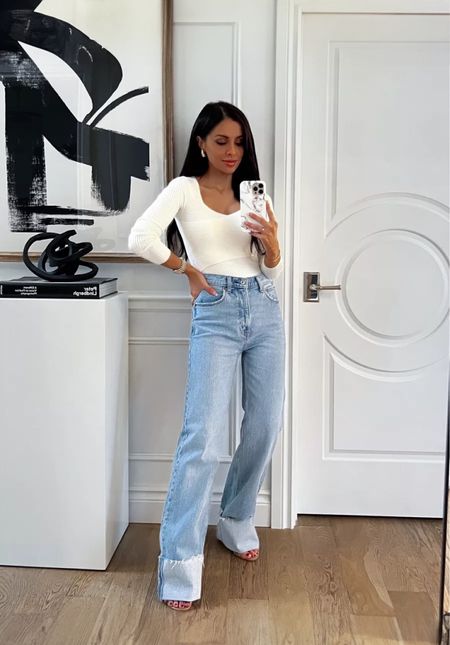 Abercrombie spring outfit on sale - save 20% off Abercrombie cuff jeans


#LTKsalealert #LTKfindsunder50 #LTKfindsunder100