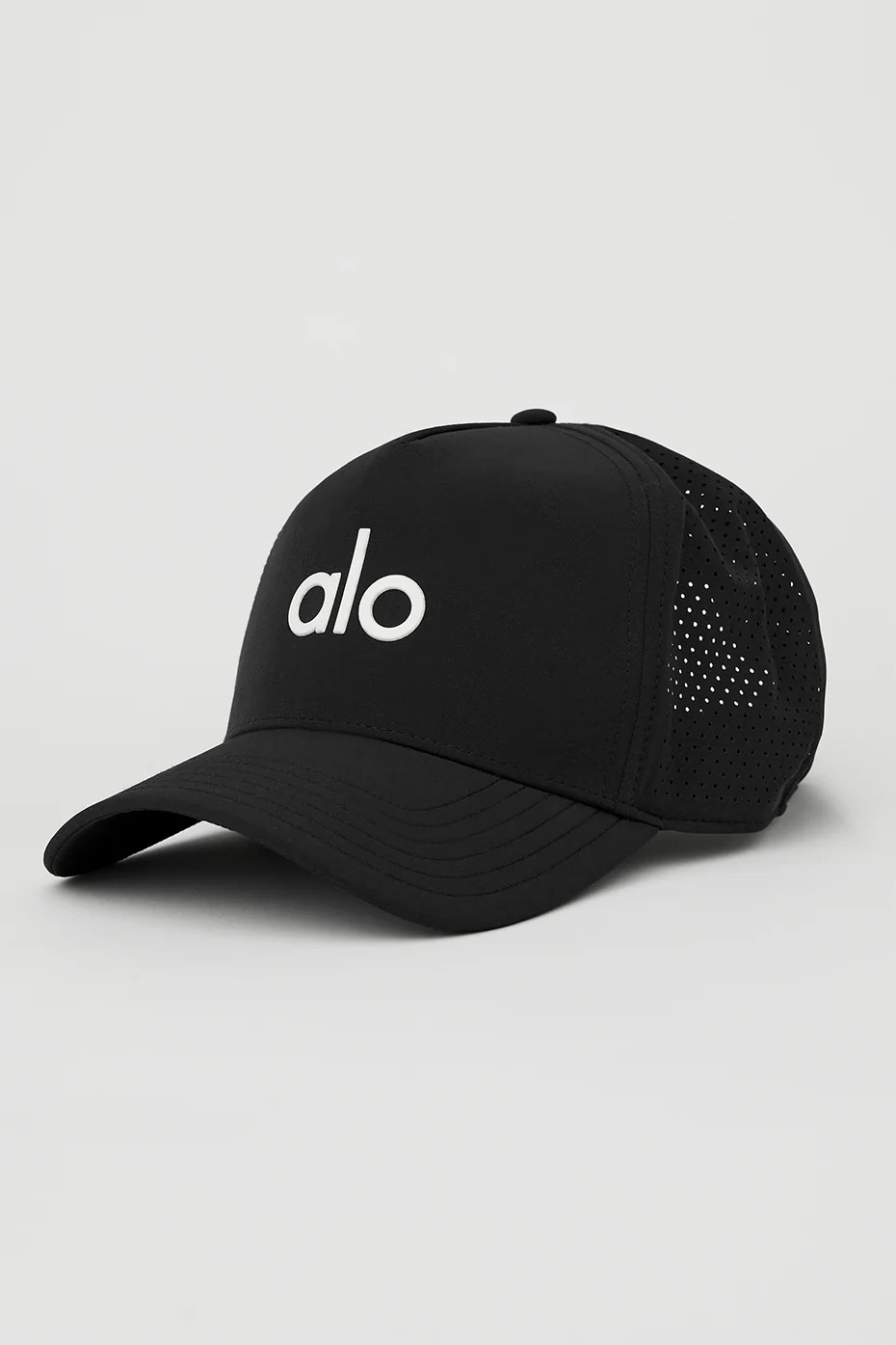 Alo YogaÂ® | Performance District Trucker Hat in Black/White | Alo Yoga (US)