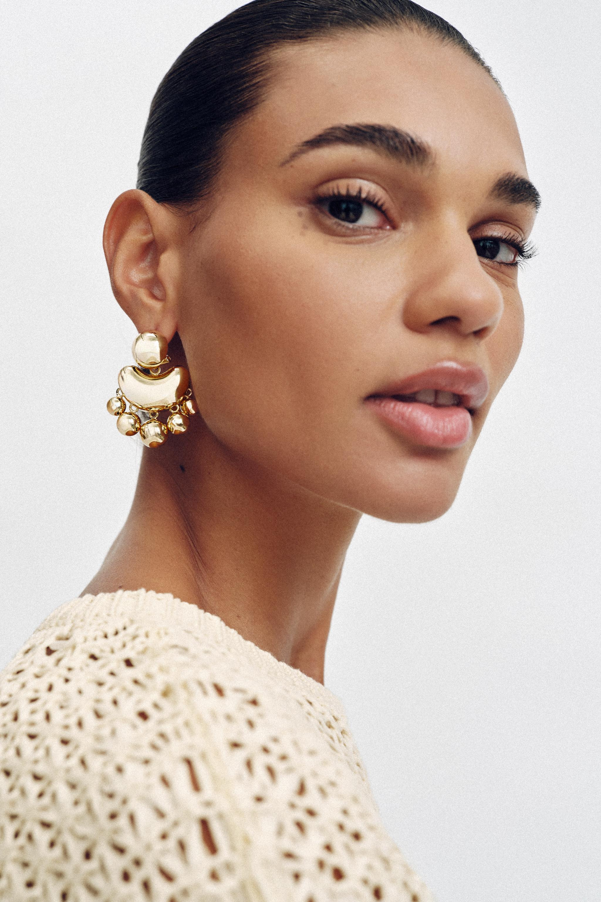METAL EARRINGS WITH EMBOSSED PIECES | Zara US