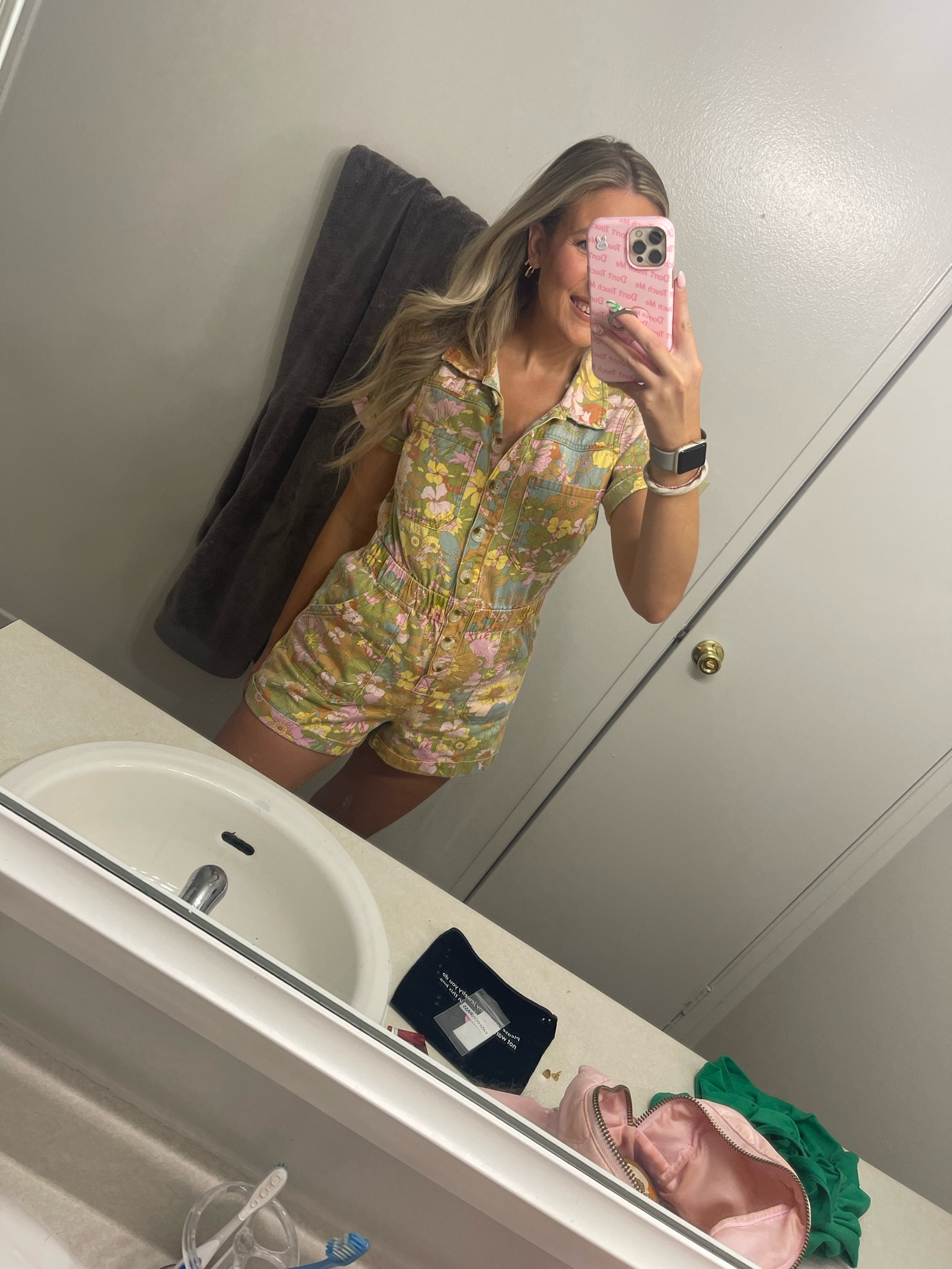 I absolutely love this, it fits so nice and It’s comfortable 

Fashion pass code - Deidre5