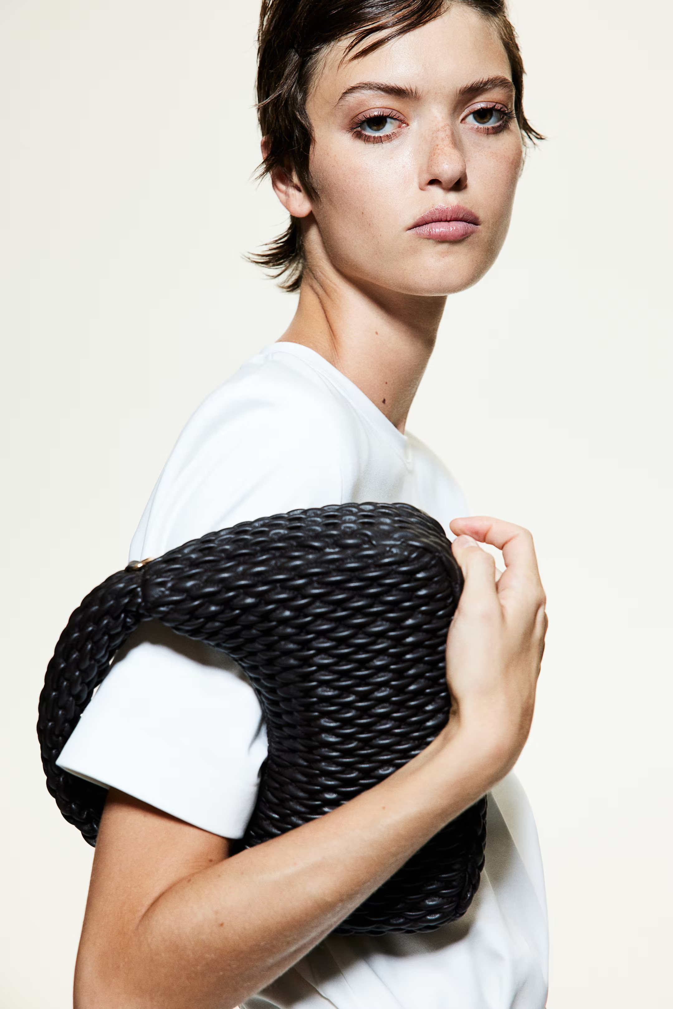 Quilted crossbody bag - Dark brown - Ladies | H&M GB | H&M (UK, MY, IN, SG, PH, TW, HK)