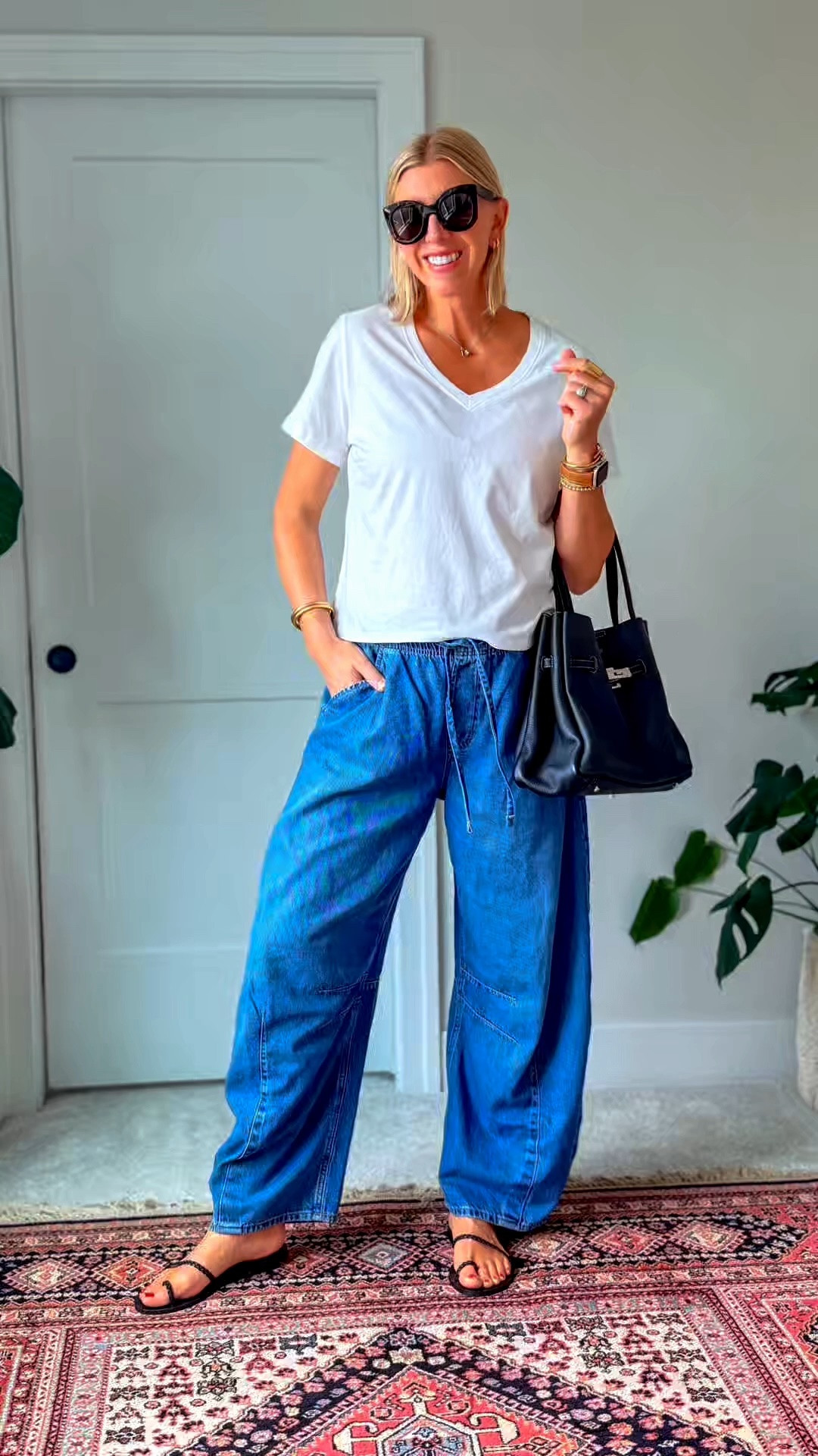 The comfort barrel leg jeans you didn’t know you needed 😍

These are so good- I love this easy, but elevated mom-on-the go look for school drop off.

Wearing a size large tall in these jeans. I’m 5’10” for height reference

#LTKgrwm #LTKmomlife #LTKOver40