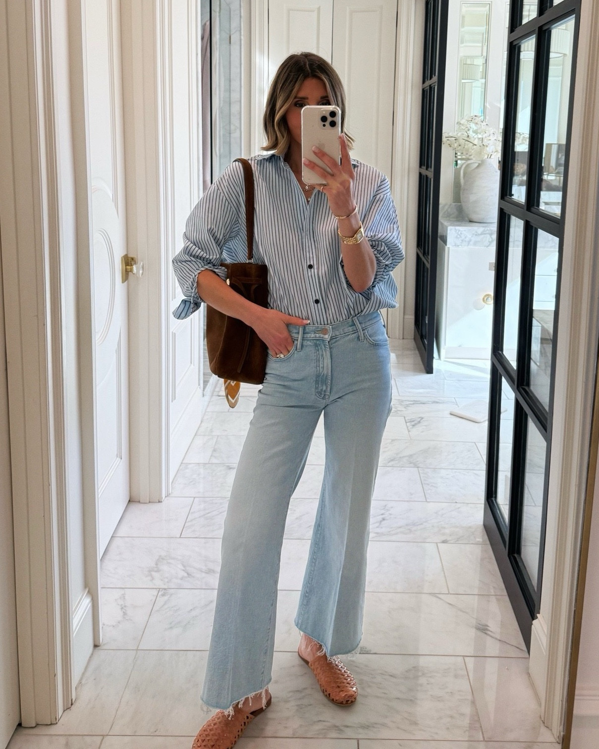 BEST SELLER of the week! New jeans for spring - love this wash. I'm 5'7 wearing size 25.

#LTKootd