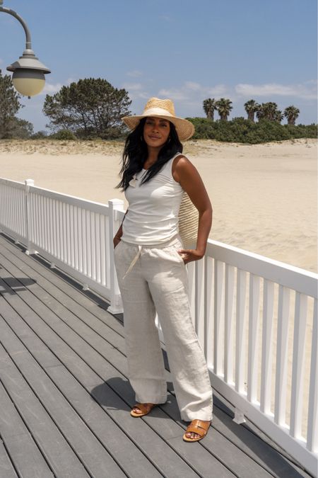 summer vibes only 🌞 love me a good pair of linen pants for summer! A must for any summer getaway by the beach. So easy to style and effortless! 