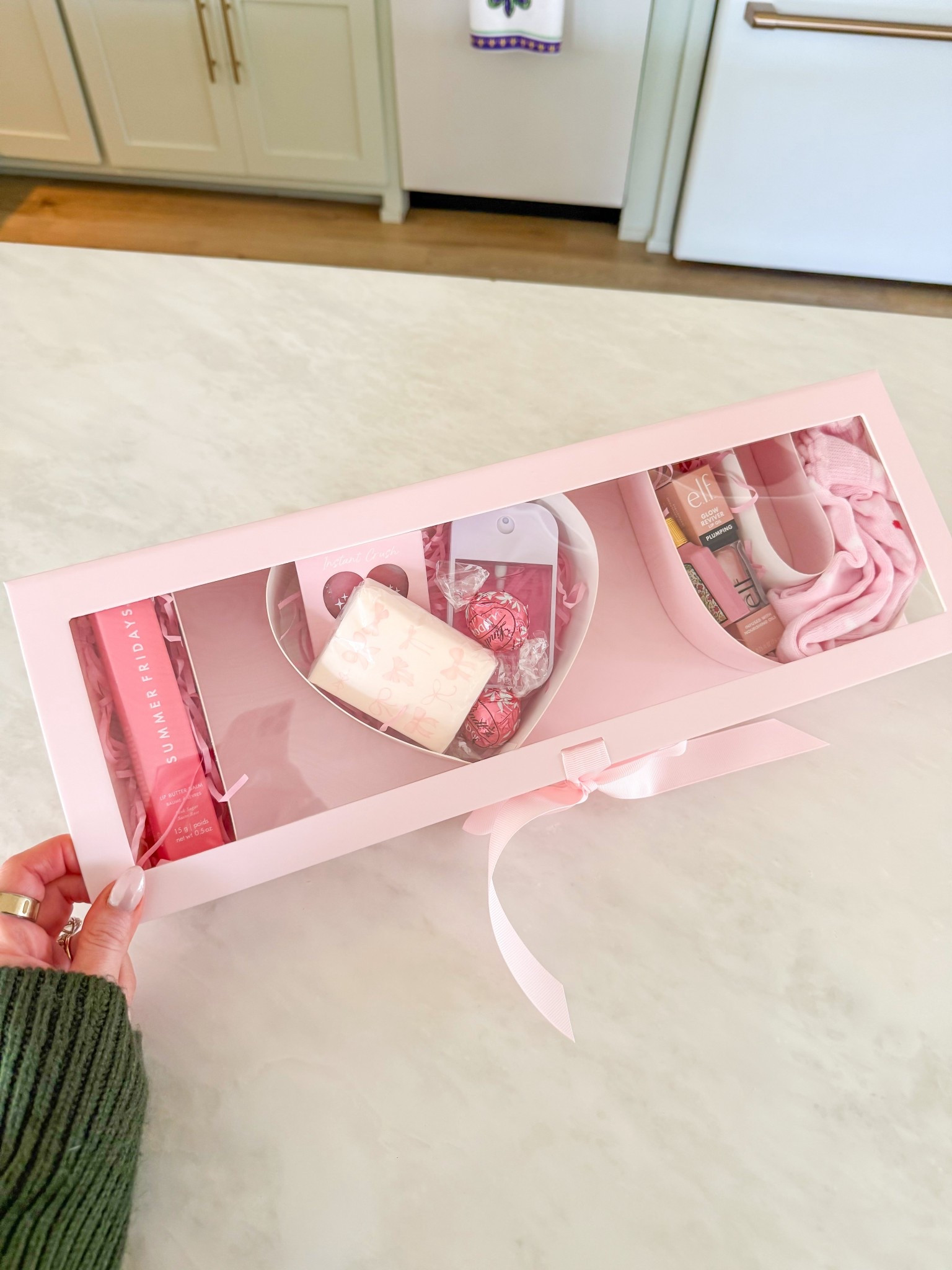 Valentine’s Day gift box / valentines gift ideas 






Gifts for her 
Vday gift 
Amazon finds 
Beauty gifts 


#LTKBeauty #LTKValentine #LTKSeasonal