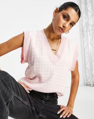 NaaNaa knitted vest in pink dogtooth | ASOS (Global)