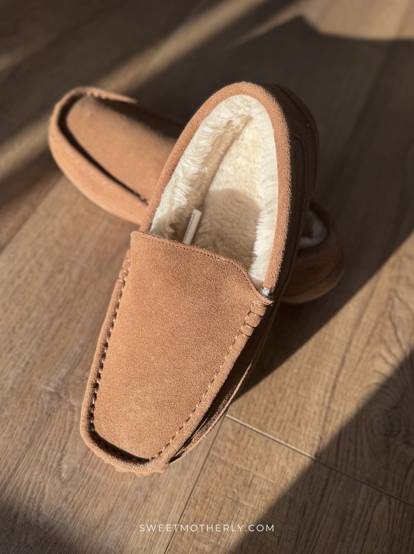 You can score the comfiest UGG-inspired slippers for just $𝟭𝟰 with our code! XOKXDEOO

plush house slippers
faux fur lined slides
memory foam slip-on shoes
cozy shearling clogs
warm indoor loafers
soft sole home shoes
fluffy open-toe slippers
chunky knit slipper socks
quilted cozy slides
cabin-ready lounge footwear

#LTKSaleAlert #LTKSeasonal