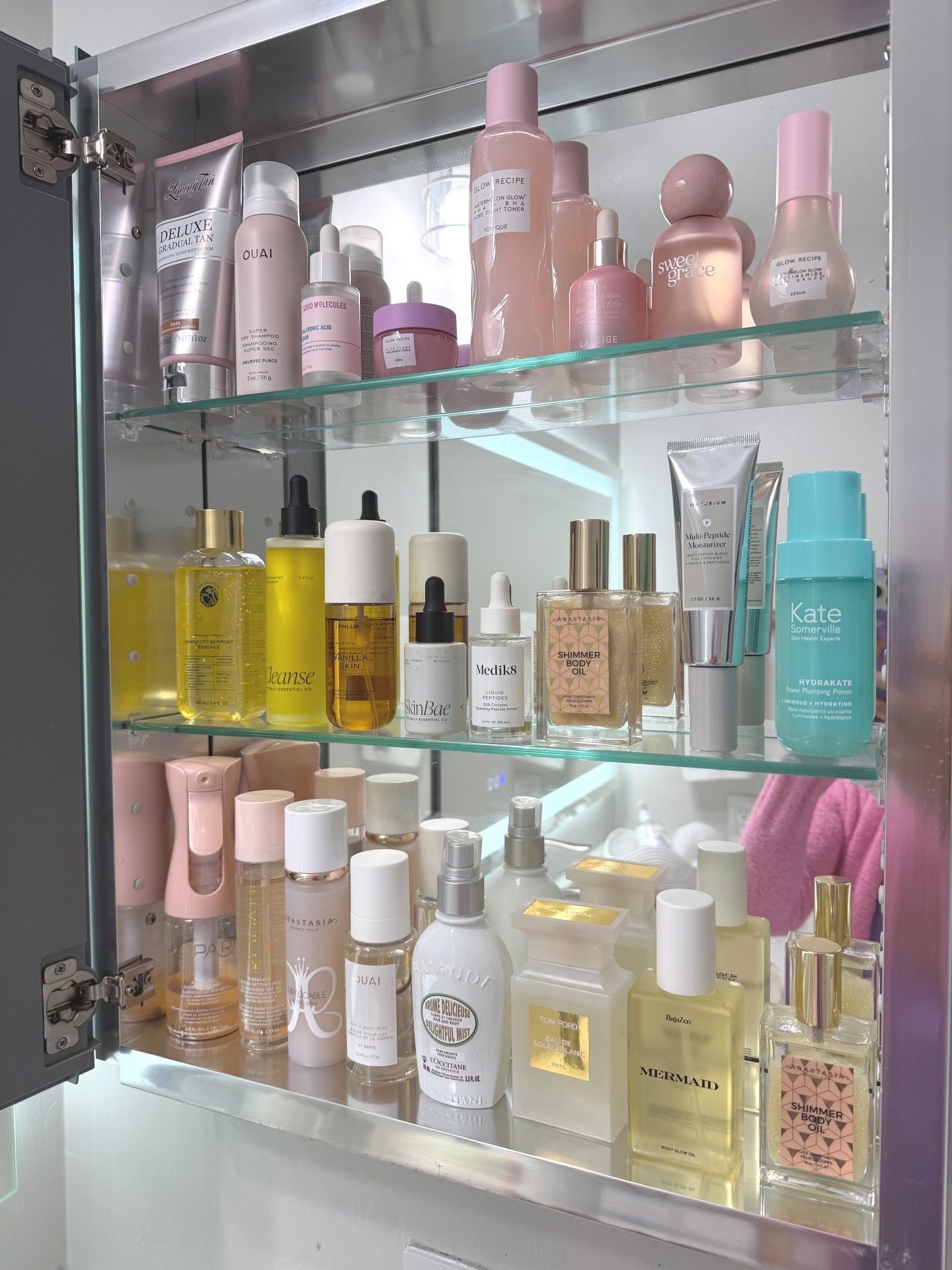 Tell me you love skincare without telling me… 😌✨
Because clearly I have a type

#LTKmorningroutine #LTKselfcare #LTKBeauty