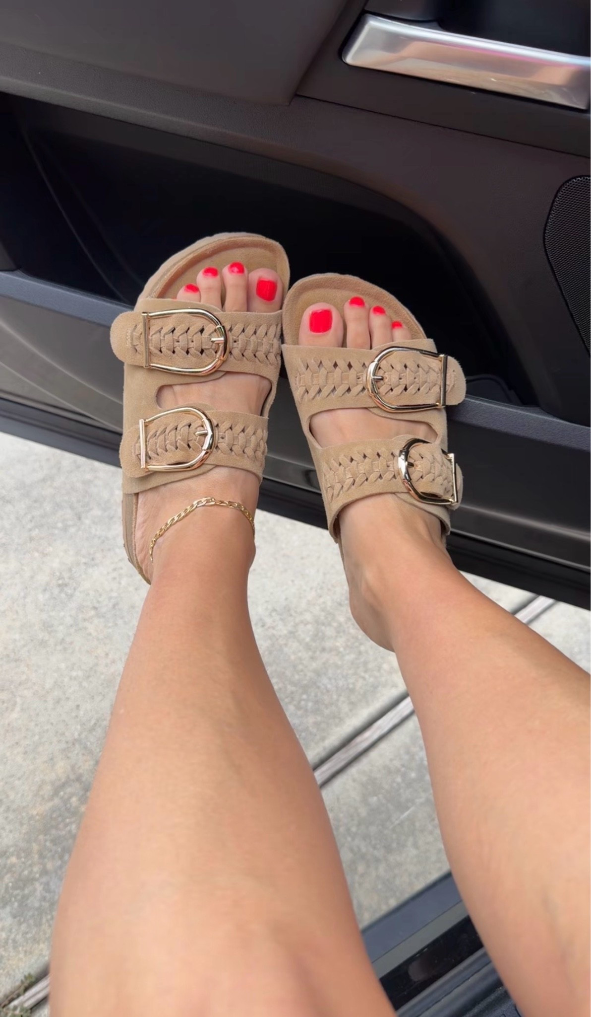 Sandals prime day deal and so comfy! True to size

#LTKSaleAlert