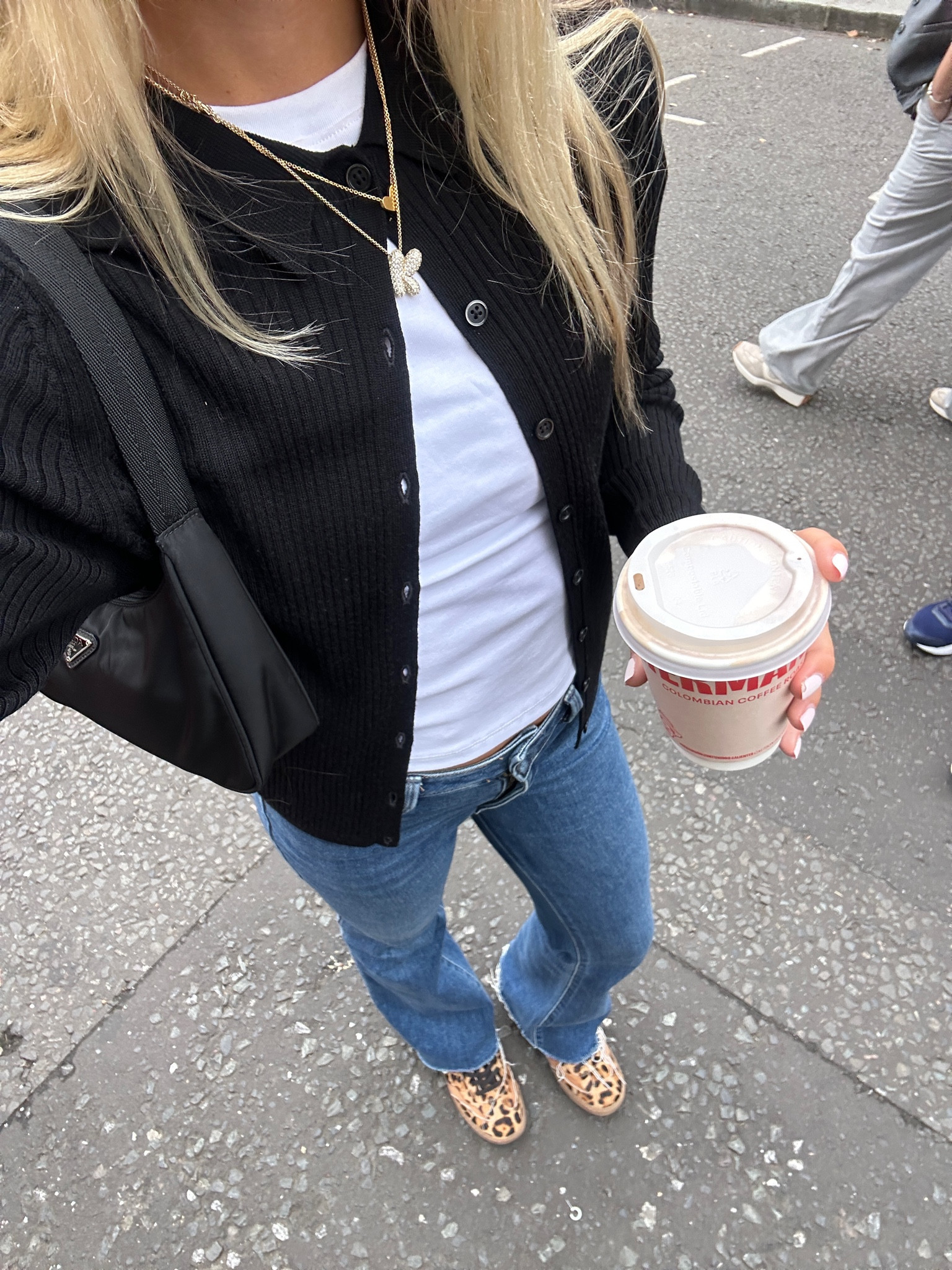 Blue jeans with black cardigan and leopard shoes 

#LTKstyletip #LTKfindsunder100 #LTKtravel