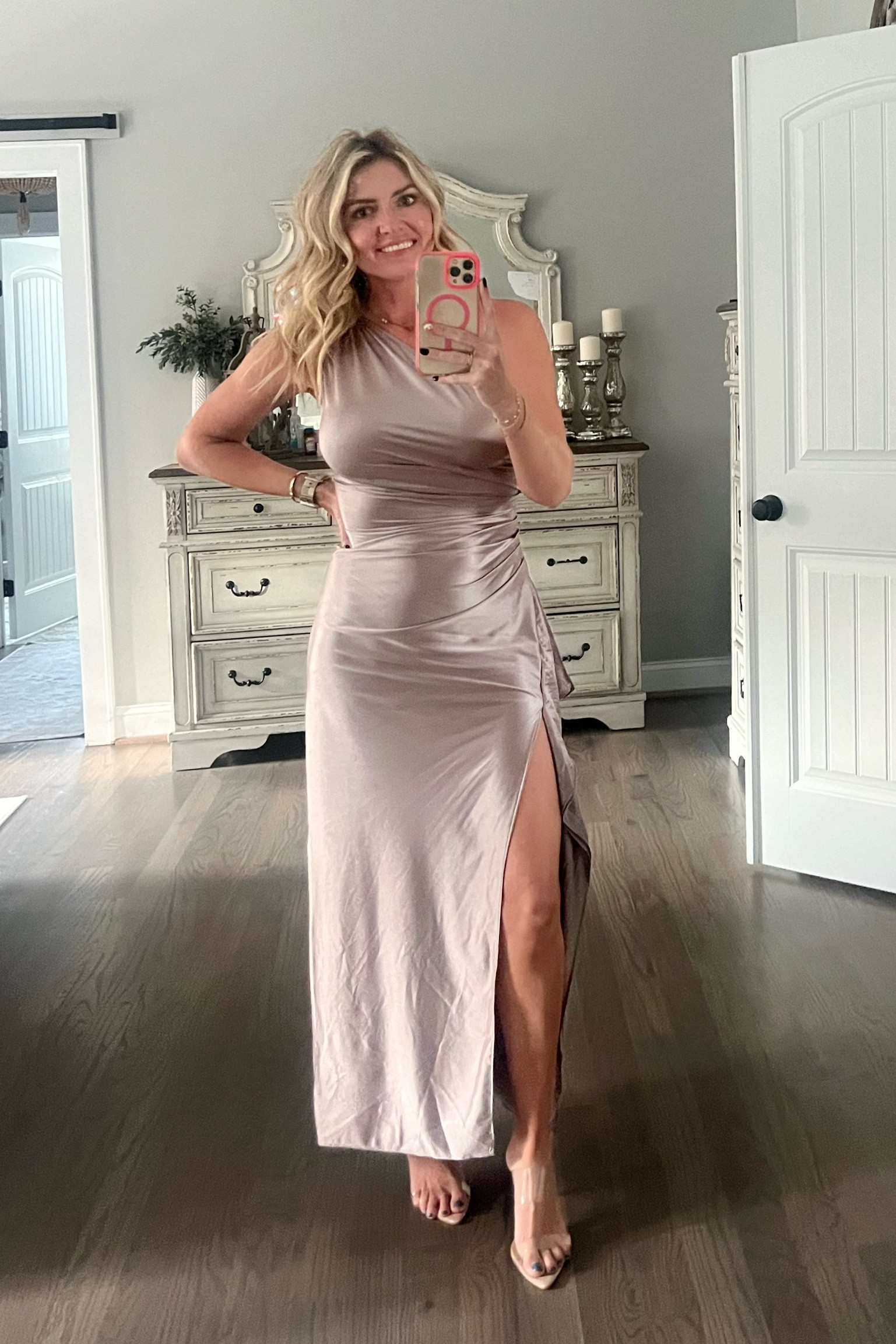 Perfect dress for a wedding 
Wearing a size small comes in several colors
Heels 7.5

#LTKBeauty #LTKFindsUnder50 #LTKStyleTip