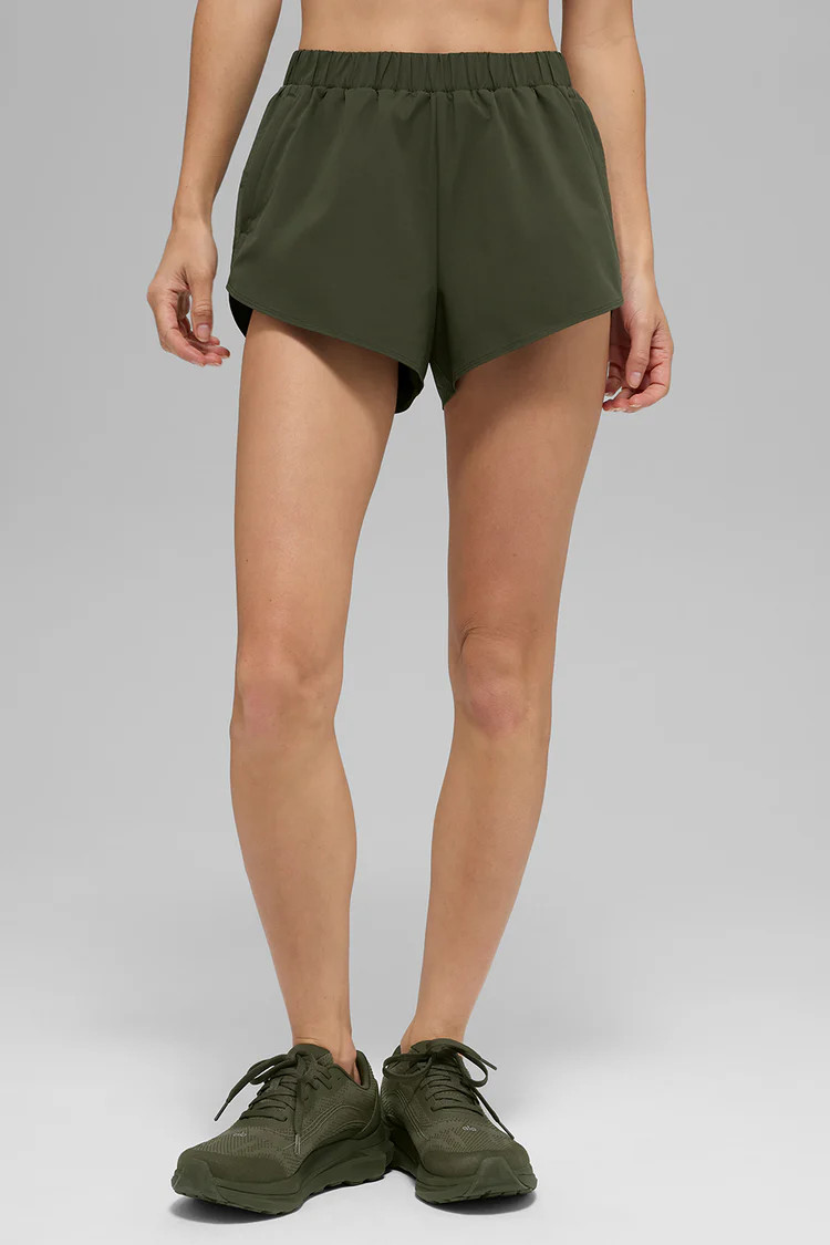 Playmaker Dolphin Short - Green Olive | Alo Yoga (US)