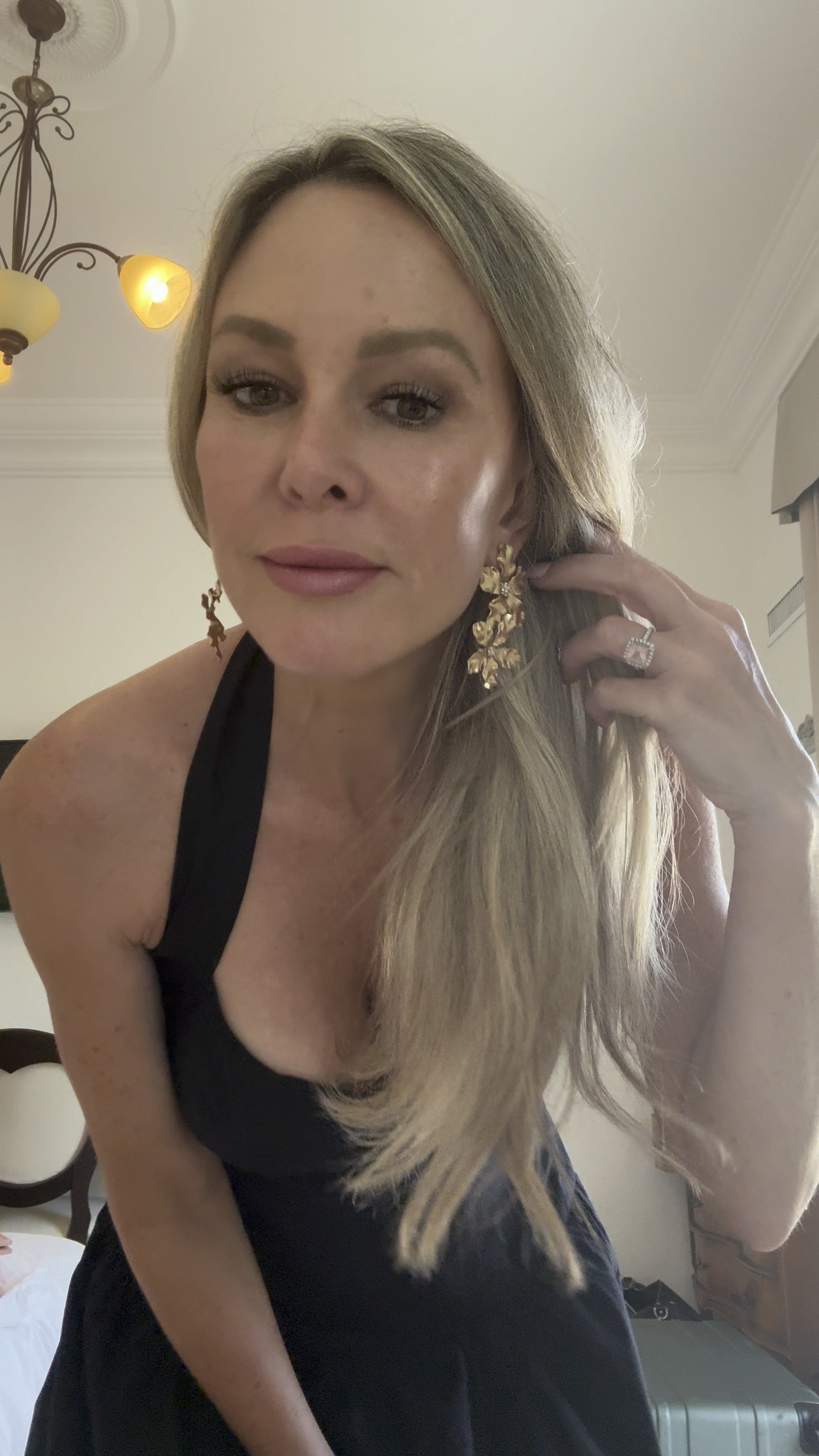 LOVE this Reformation dress 💖 This is my new favorite brand. In case I don’t get a good photo tonight, here’s a full view. 