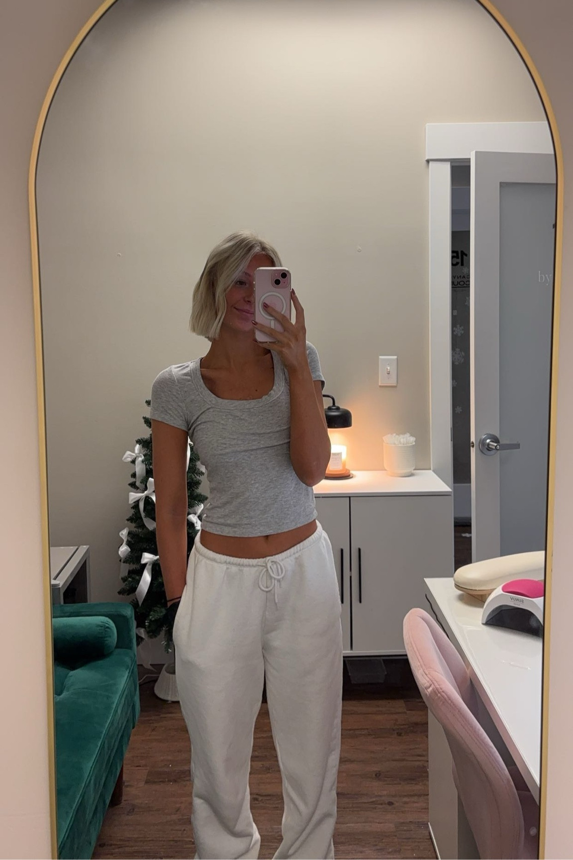 Wearing xs top and sweats are one size fits all!😇

Cozy work fit, winter outfit, brandy Melville sweats, cotton on, comfy seasonal outfit!