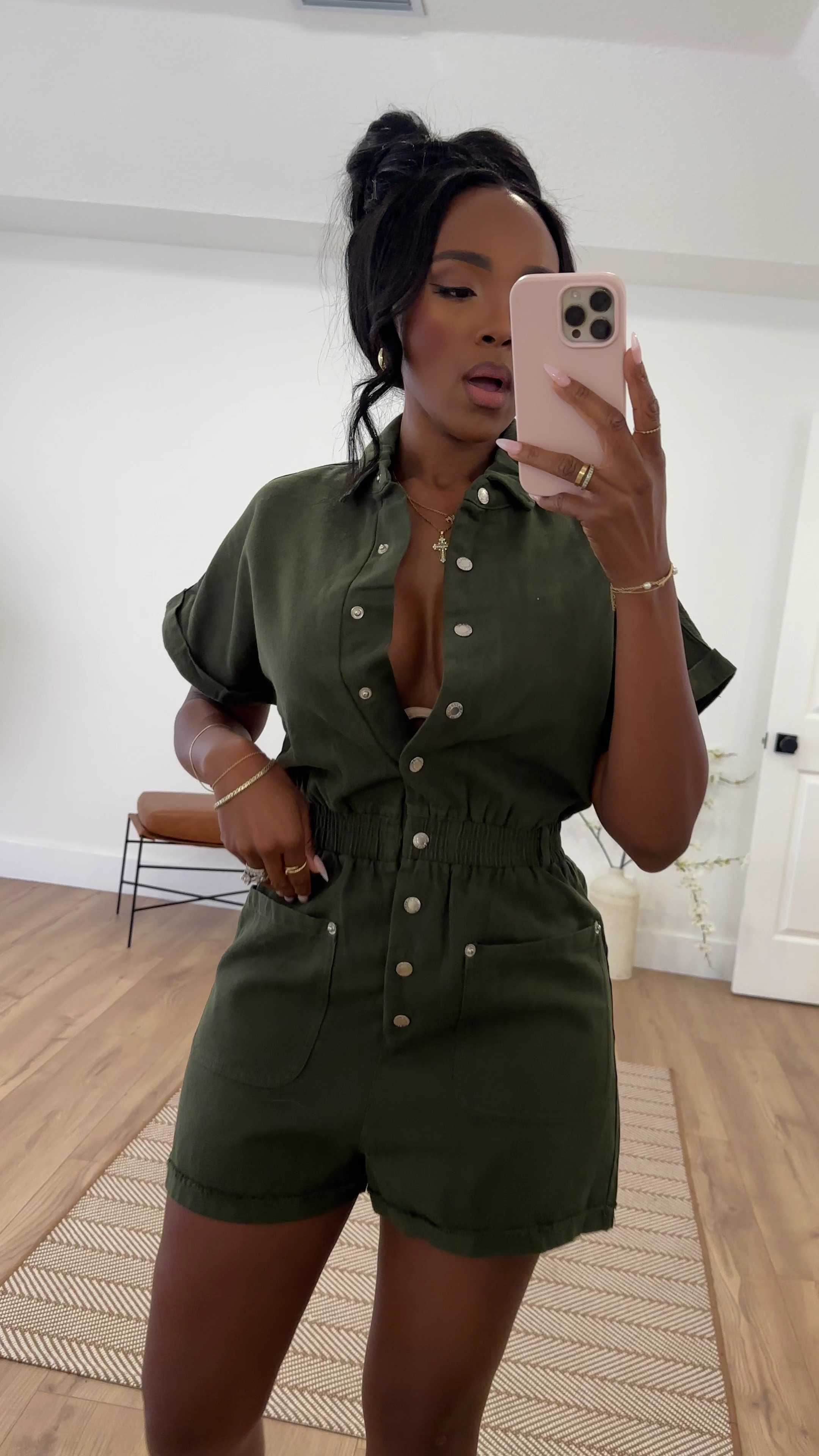 
Serving effortless style in this stunning green romper! The perfect mix of chic and comfy—whether you’re brunching, vacationing, or just stepping out in style. Who else is obsessed with one-and-done outfits? Drop a 💚 in the comments if you’re loving this look!

✨ Wearing size small (Size 6) | 140 lbs | 5’4 ✨

#GreenRompers #ChicAndTrendy #EffortlessStyle #WomensFashion #FashionInspo #StyleGoals #TrendyOutfits #OOTD #PetiteStyle #WardrobeGoals #StyleInspo #BlackWoman #ExplorePage #ViralFashion #FashionLover #StreetStyle #ElevatedCasual #WeekendWear #TrendyLooks #SpringFashion #ShopTheLook