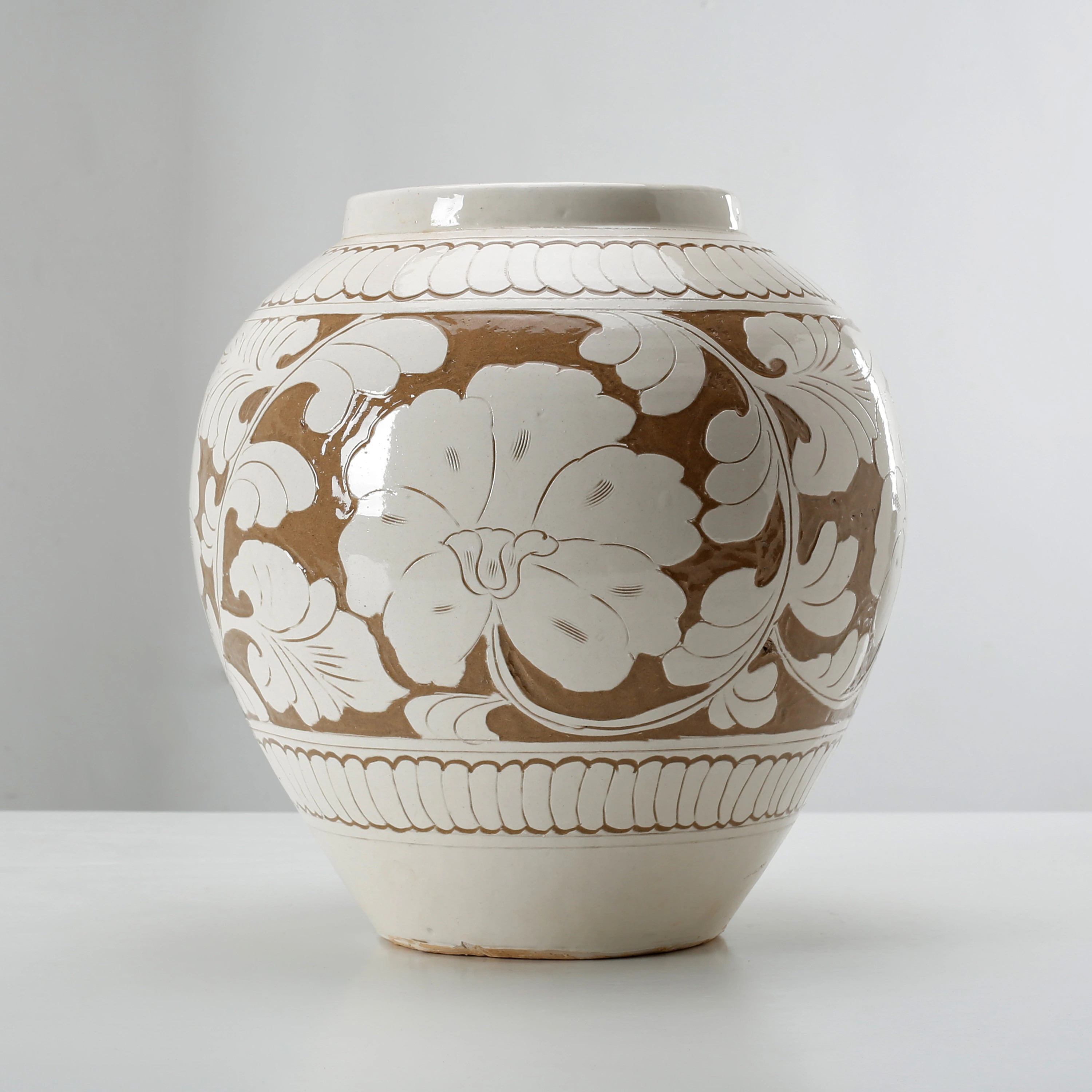 Artissance 11.4" Tall Amalfi Double Glazed Apple-Shaped Vase With Flower Motif | Overstock