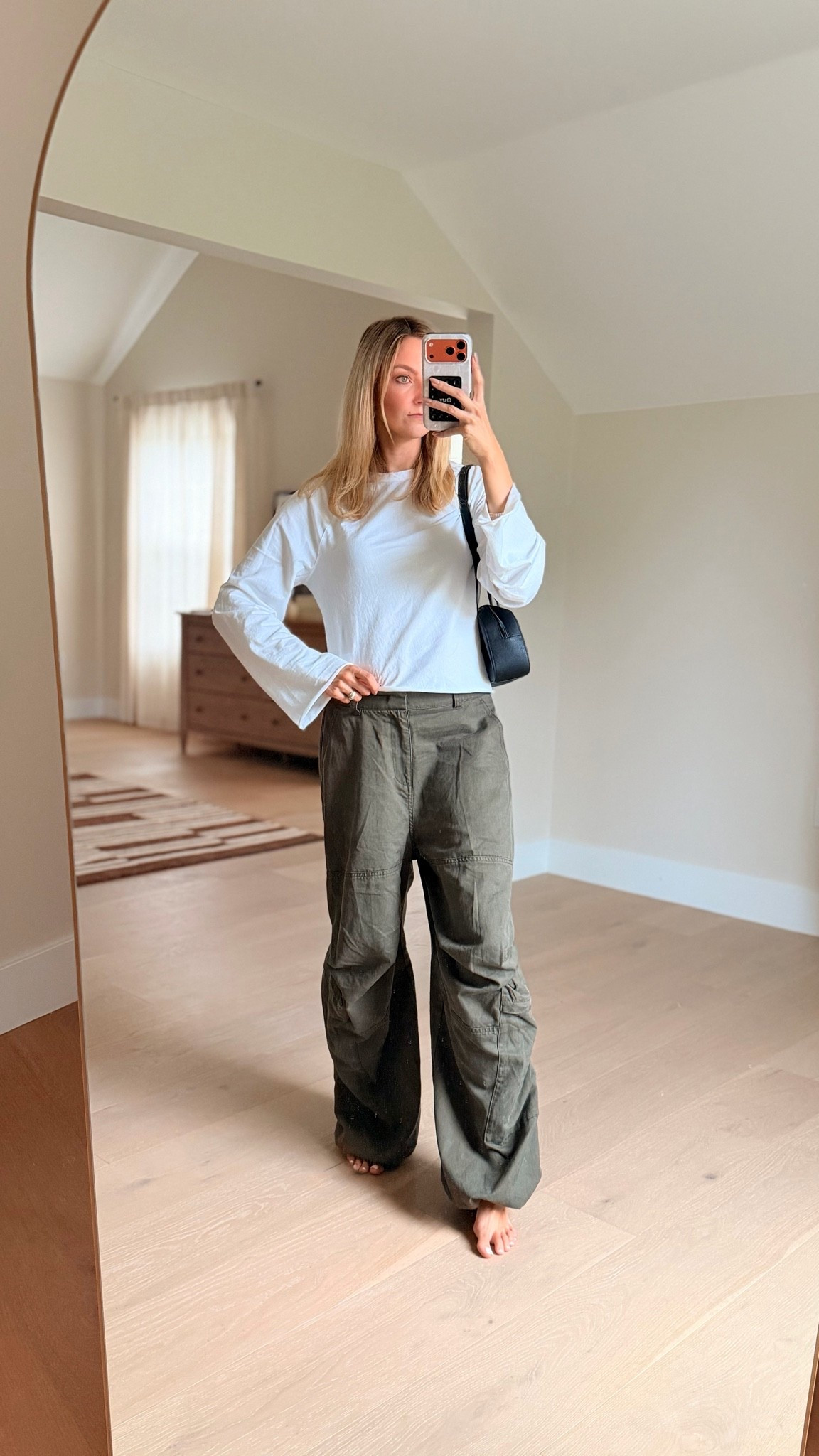 I DIDN’T EXPECT TO LIKE THESE CARGO PANTS SO MUCH!! 👀 Found a similar pair so you can recreate this comfy fall look! #cargopants #falloutfits #comfystyle #outfitideas #everydaystyle