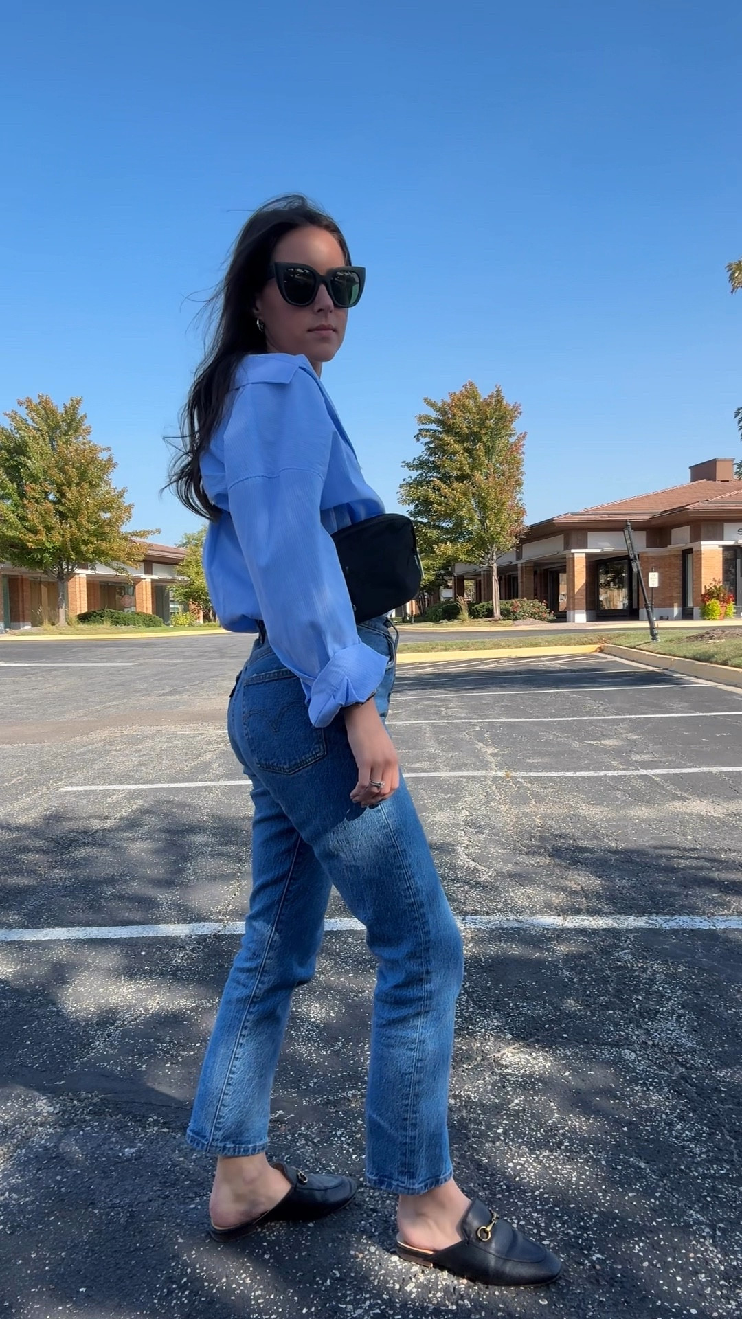 A little work ootd for your feed 💙🦋📚

Button-down: @zara 
Tank: @target 
Jeans: @levis 
Bag: @lululemon 
Sunnies: @toms 
Mules: @amazonfashion 
Earrings: @bypavoi 
Bracelet: @davidyurman 

#LTKWorkwear #LTKVideo #LTKStyleTip