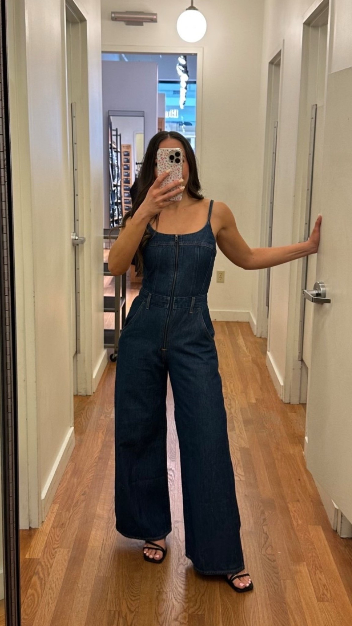 Levi’s denim jumping 💙

#LTKSaleAlert #LTKFindsUnder100 #LTKootd