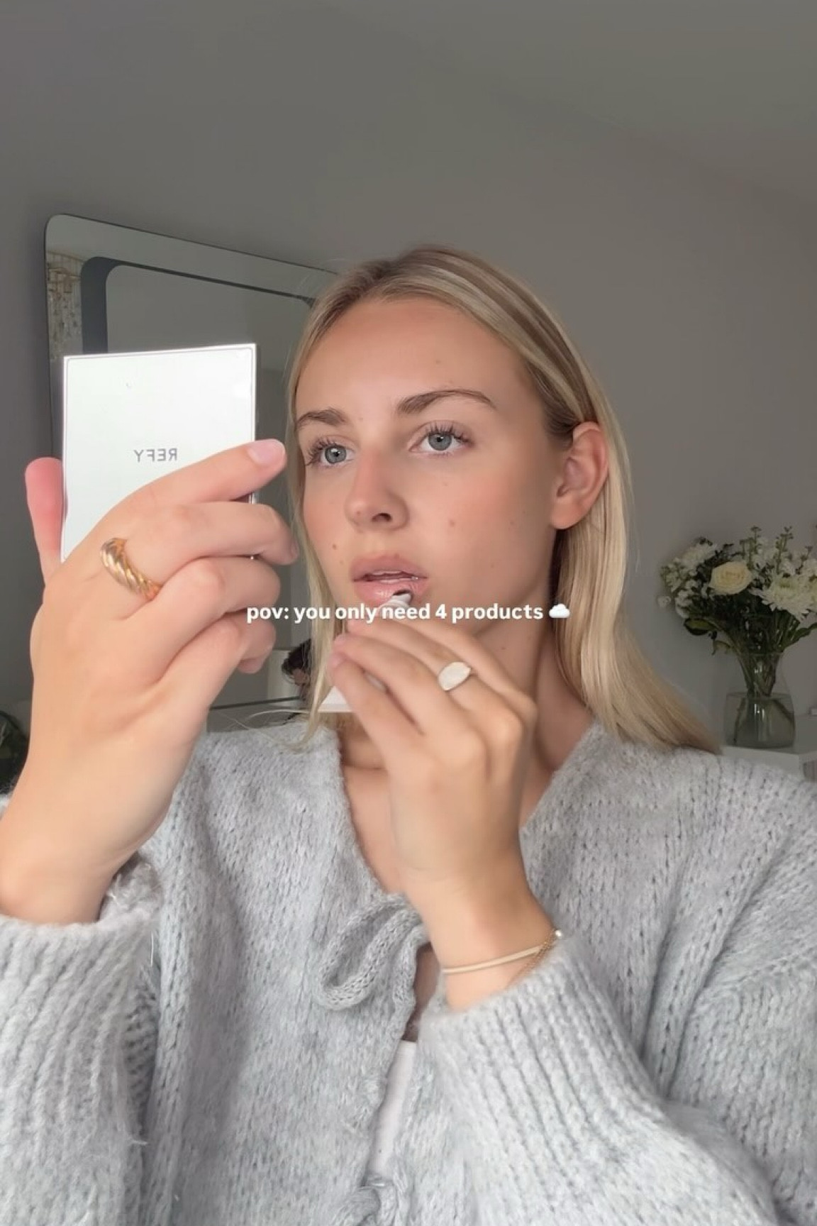 To celebrate 4 years of the gorgeous @refybeauty here is a natural makeup look using 4 REFY products ☁️

1. Cream bronzer (dune)
2. Cream blush (rose)
3. Blur liner (opal)
4. Lip gloss (clear) 

🫧🫧🫧
#makeup #simplemakeup #simplemakeuplook #simplemakeuptutorial #refybeauty #naturalmakeup