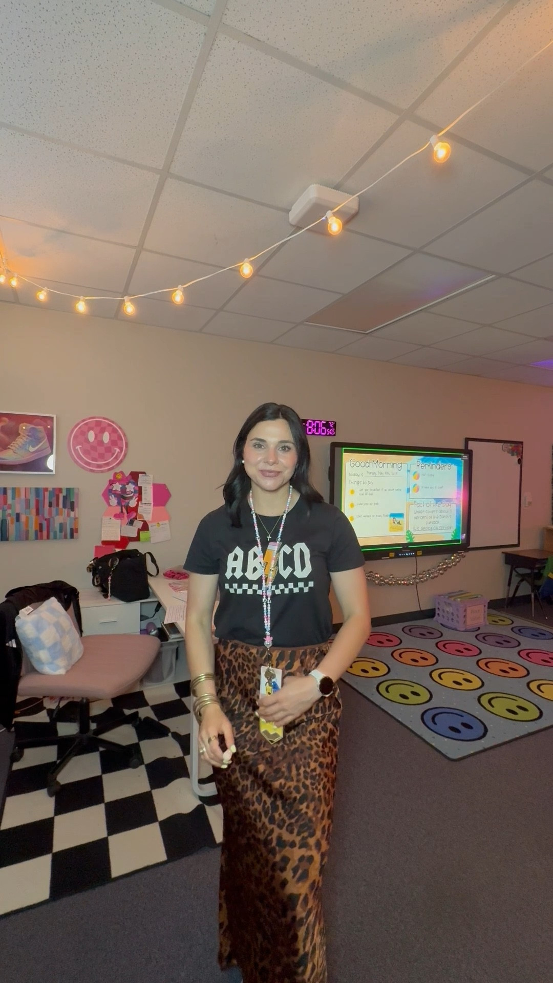 Starting the week with a fresh look and a heart full of inspiration! Ready to inspire and be inspired. 🌟📚


 #ootd #mondaymood #teacherstyle #teacherootd #teachervibes #teachergram