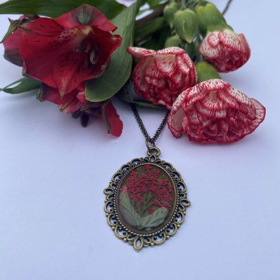 Pressed Flower Resin Necklace | Etsy | Etsy (US)