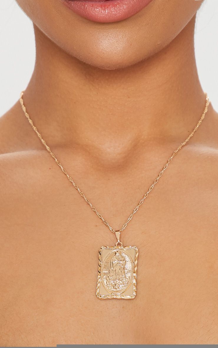 Gold Square Renaissance Pendant Necklace | PrettyLittleThing UK