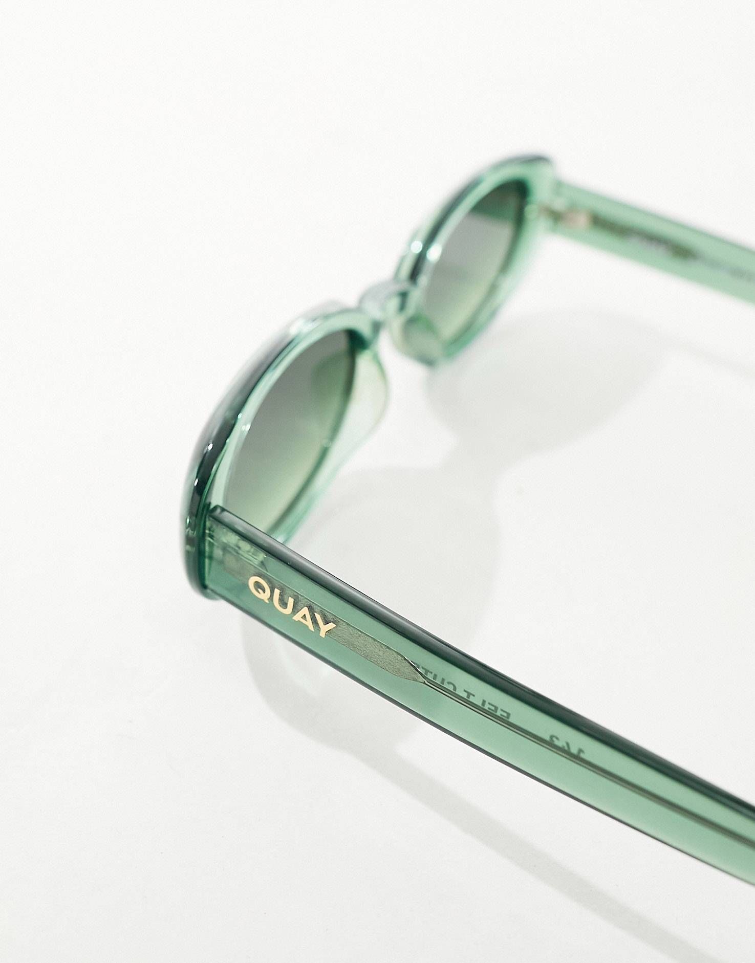 Quay felt cute oval sunglasses in emerald green  | ASOS | ASOS (Global)