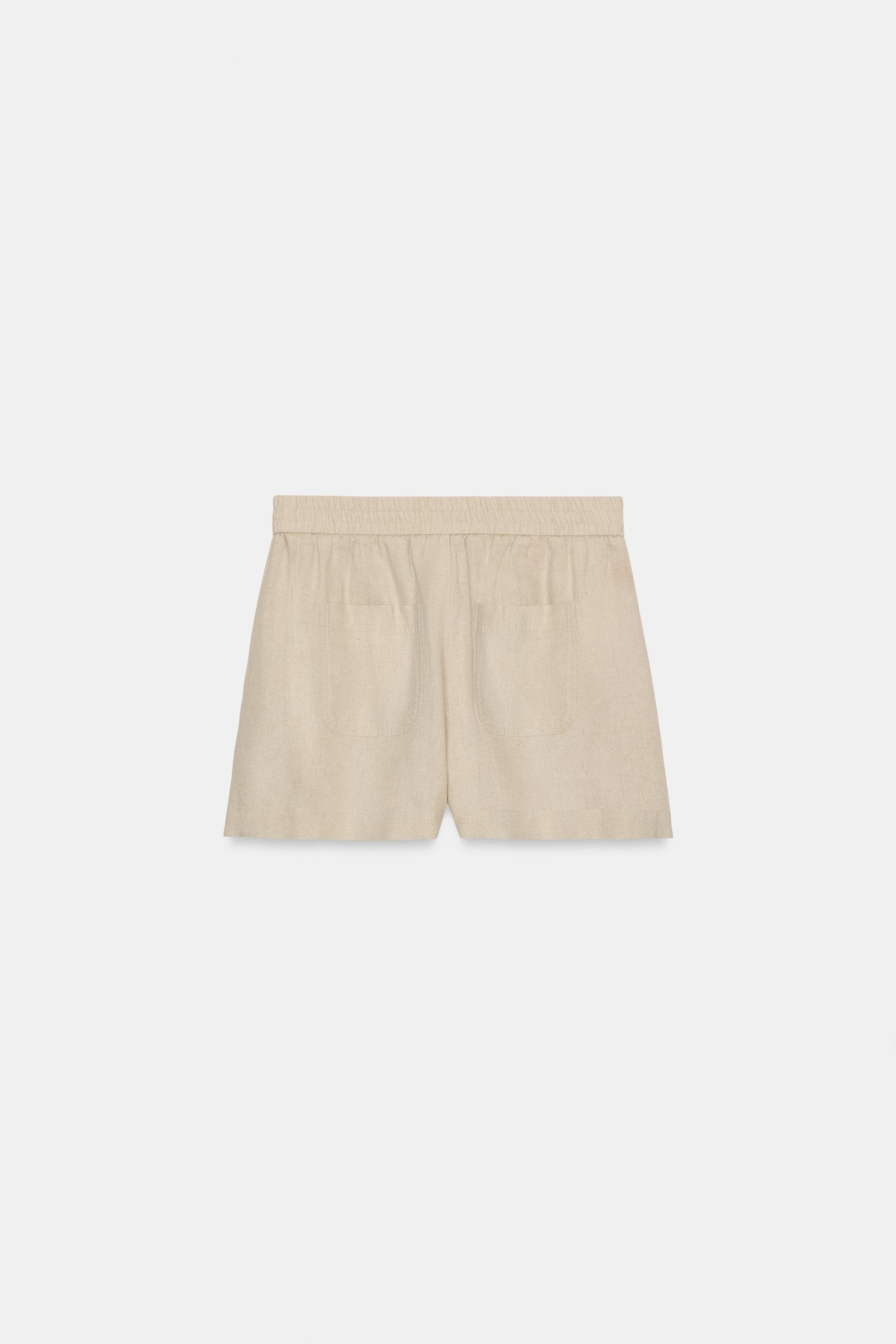 Bermuda shorts made of a linen blend. Featuring an elastic waistband, front pockets and rear patc... | Zara UK