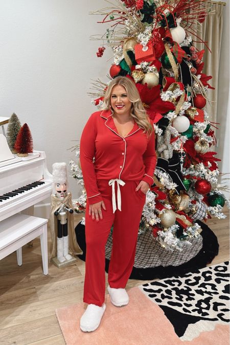 curvy red Christmas pajama with white piping! wearing size large 

#LTKcurves #LTKunder100 #LTKHoliday