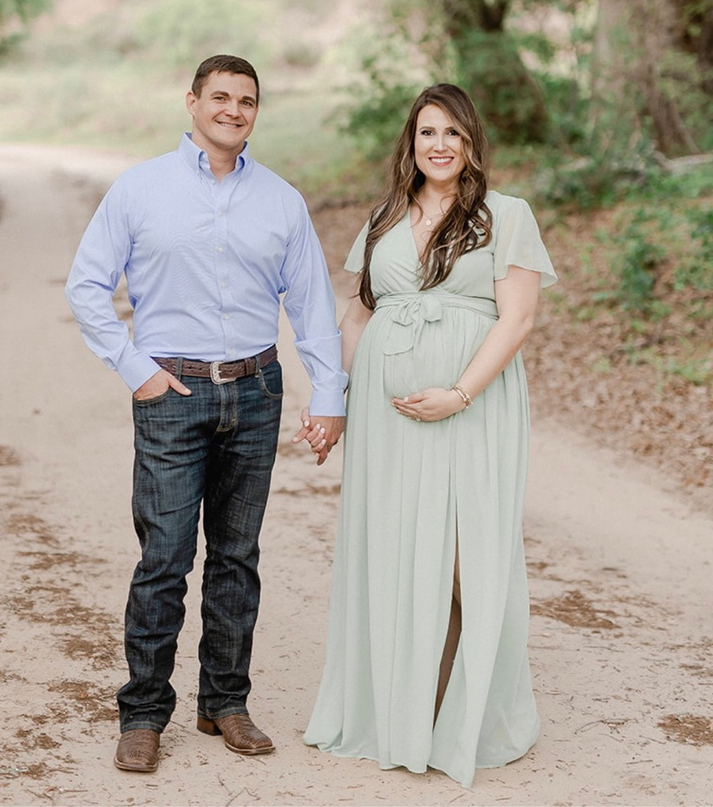 Maternity dress, maternity, maternity photo shoot, maternity style, maternity photos, maternity fashion, means jeans, means button down, family photos 

#LTKbump #LTKstyletip #LTKcurves
