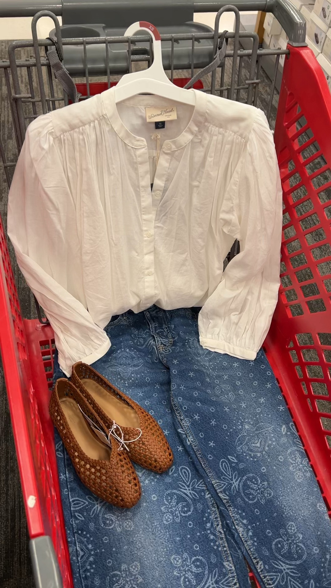 Target spring to summer outfit idea with this white long sleep cotton top and paisley jeans #targetstyle