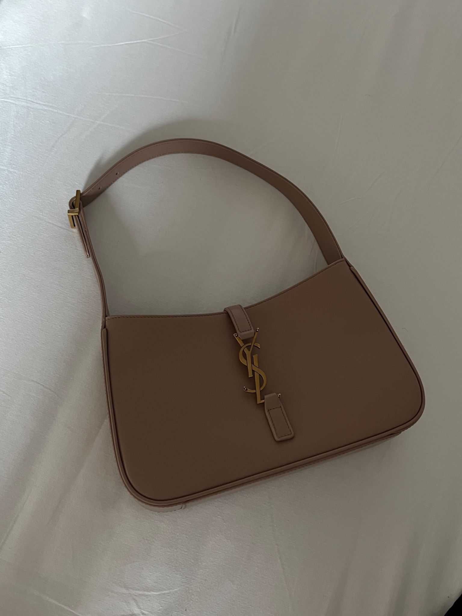 5 a 7, hobo, ysl, saint laurent, bag, handbag, neutral, nude, gold hardware