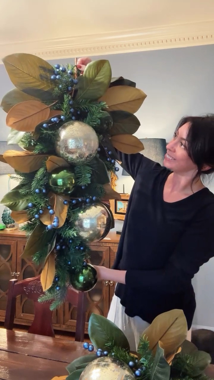 Christmas swag with Southern Charm ✨

#christmasdecoration #memphisholidaydecorator