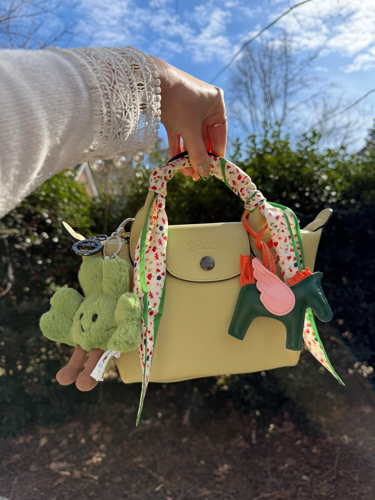 Bag of the day 💚☘️💚☘️
This Longchamp xtra Le Pliage pistachio green color is one of the top colors for spring and summer, I had to bust it out early for some st Patrick inspired bag styling with the cutest jelly cat shamrock bag charm and this green Hermes inspired horse charm complete with floral Twilly 


#LTKgrwm #LTKootd