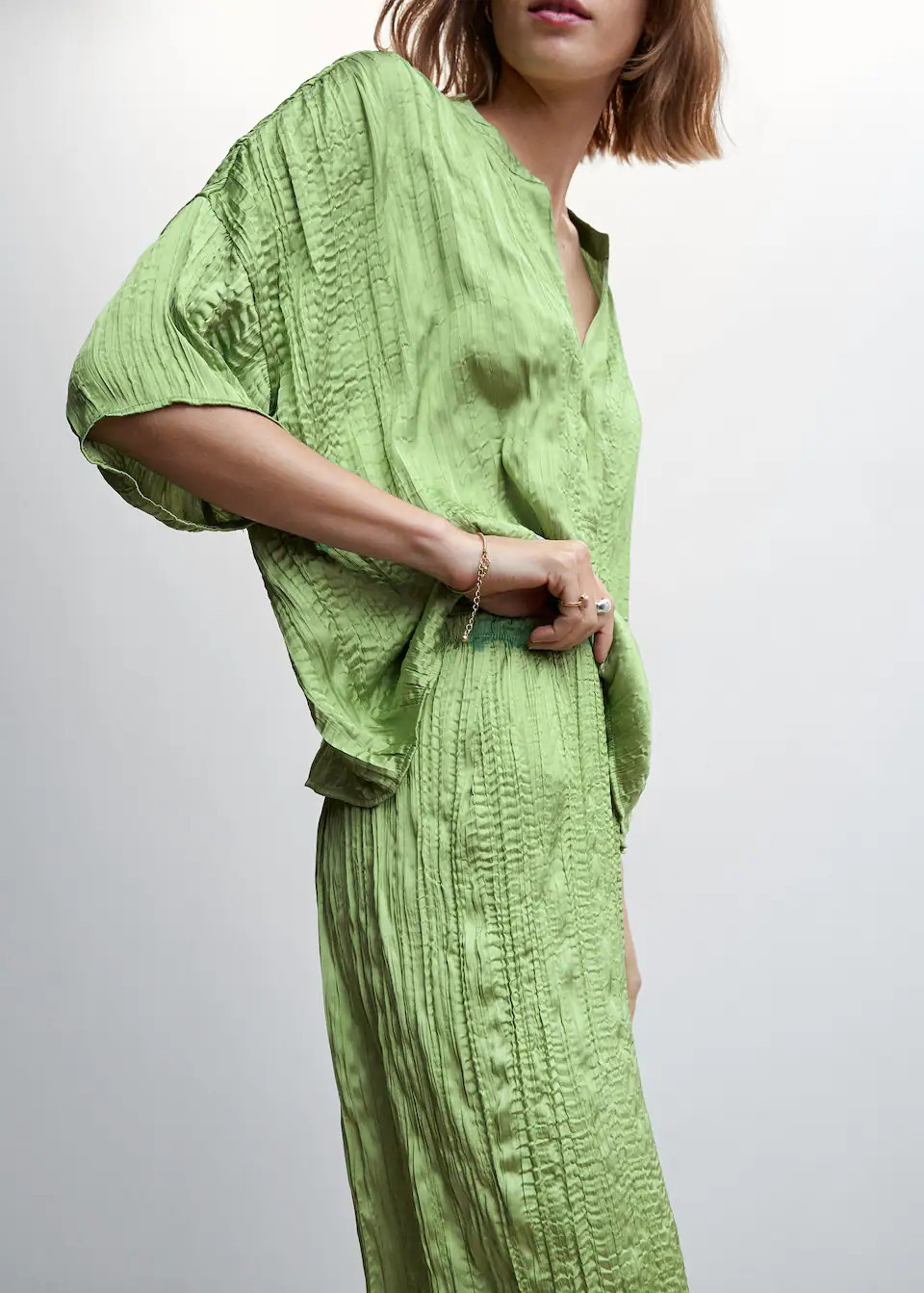 Satin pleated pants -  Women | Mango USA | MANGO (US)