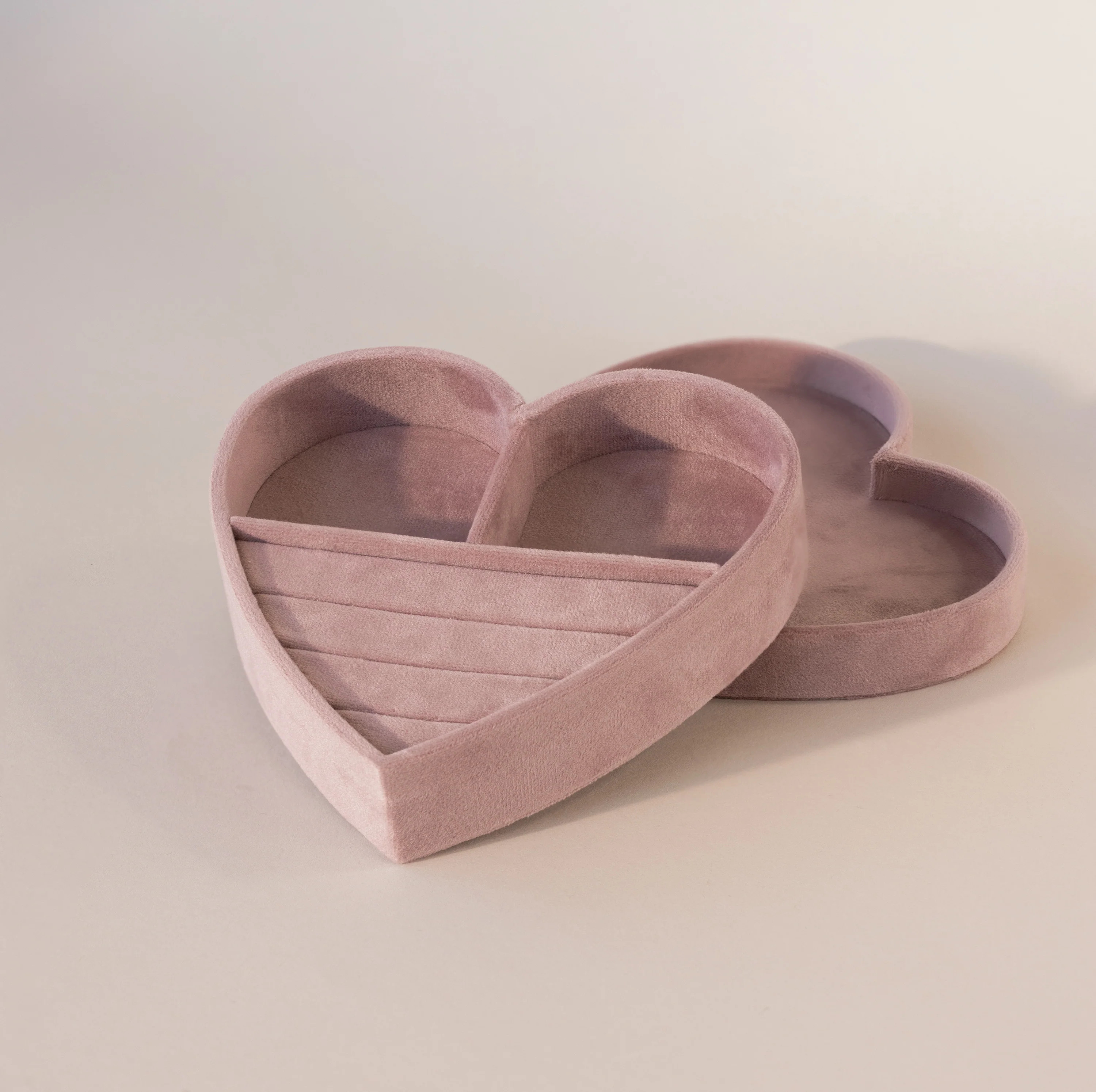 Lavender Heart Velvet Jewelry Box Case | Caitlyn Minimalist | Caitlyn Minimalist