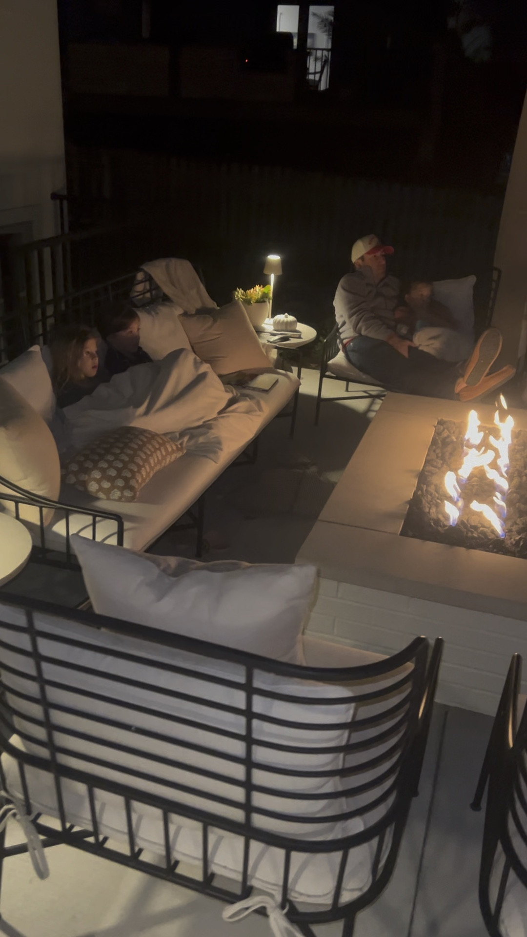 Sunday night vibes ✨ 



#LTKHome #LTKFamily #LTKSeasonal